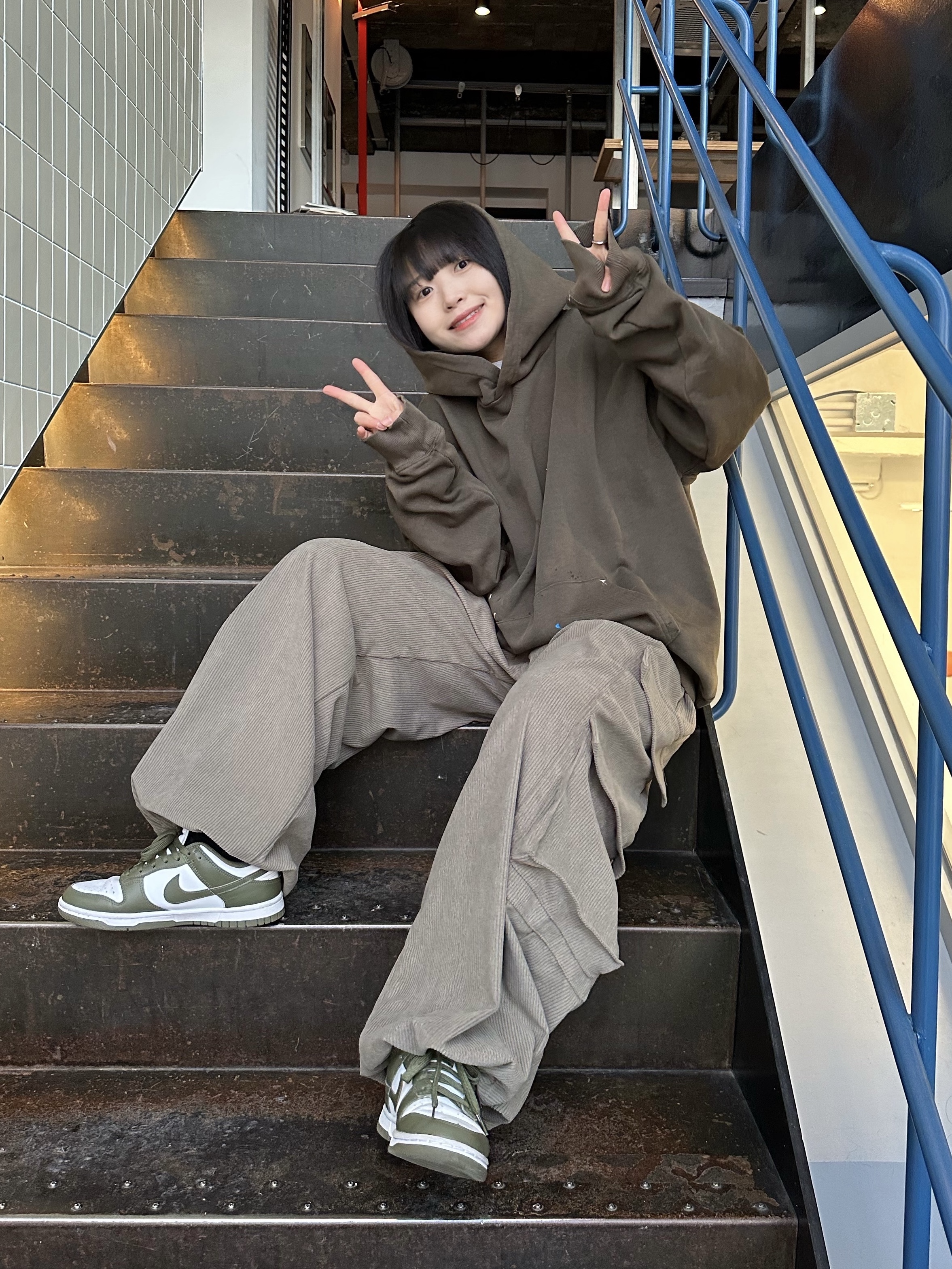 (W) Nike Dunk Low Medium Olive 착용 스타일 - 2