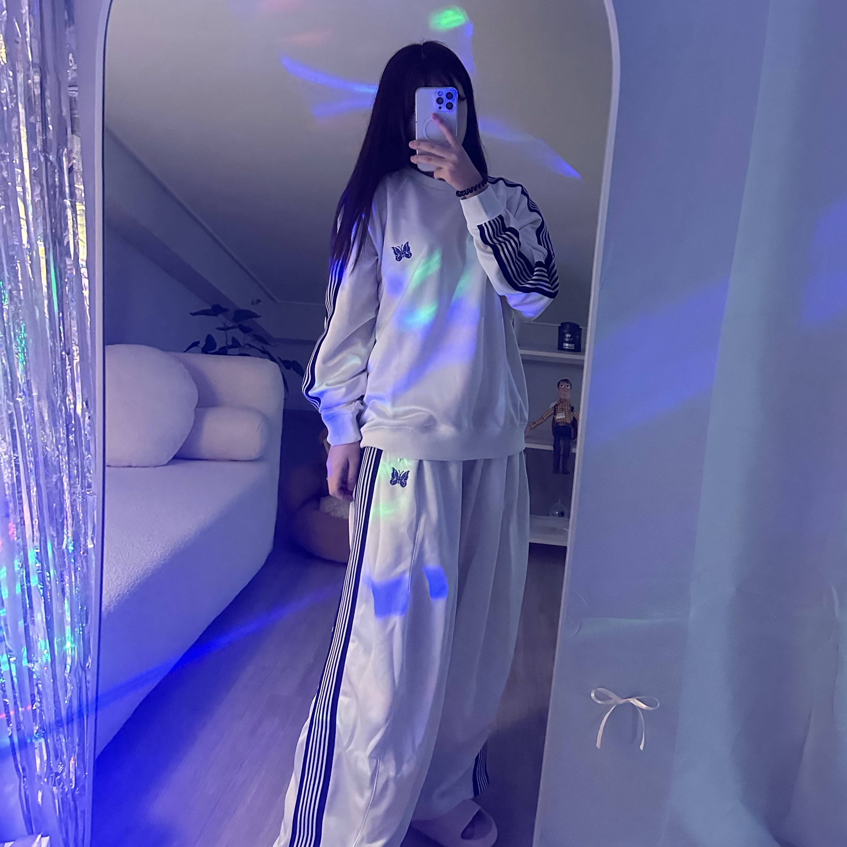 Needles Track Crewneck Poly Smooth Ice White, Needles H.D. Track Pants Poly Smooth Ice White 착용 스타일 - 1