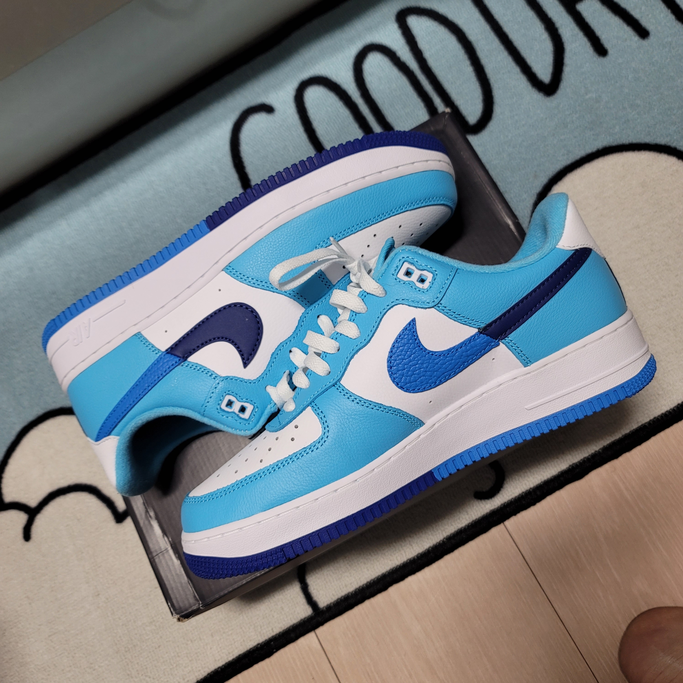 Nike Air Force 1 '07 LV8 White Light Photo Blue 착용 스타일 - 1