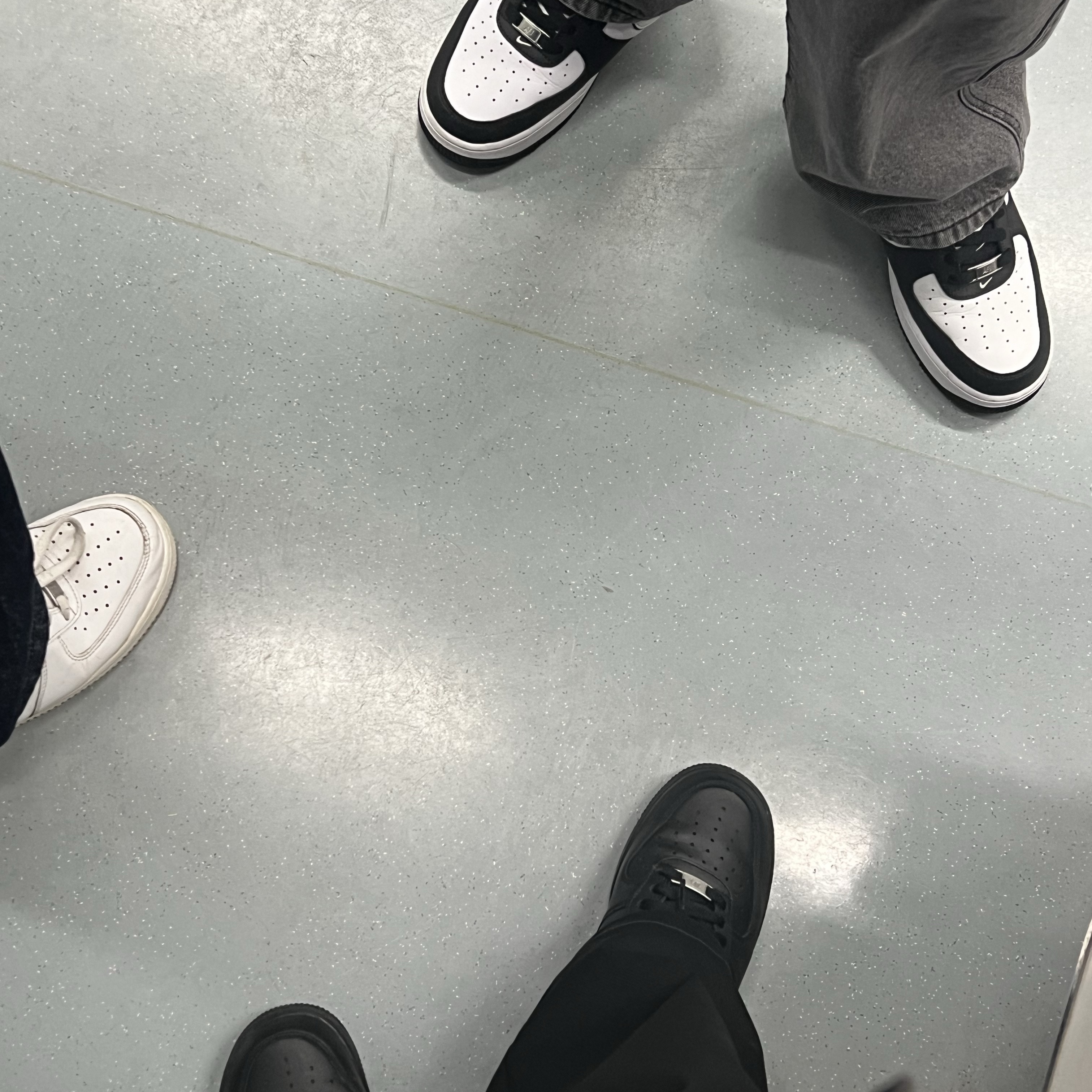 Nike Air Force 1 '07 Low Triple Black, Nike Air Force 1 '07 Low White 착용 스타일