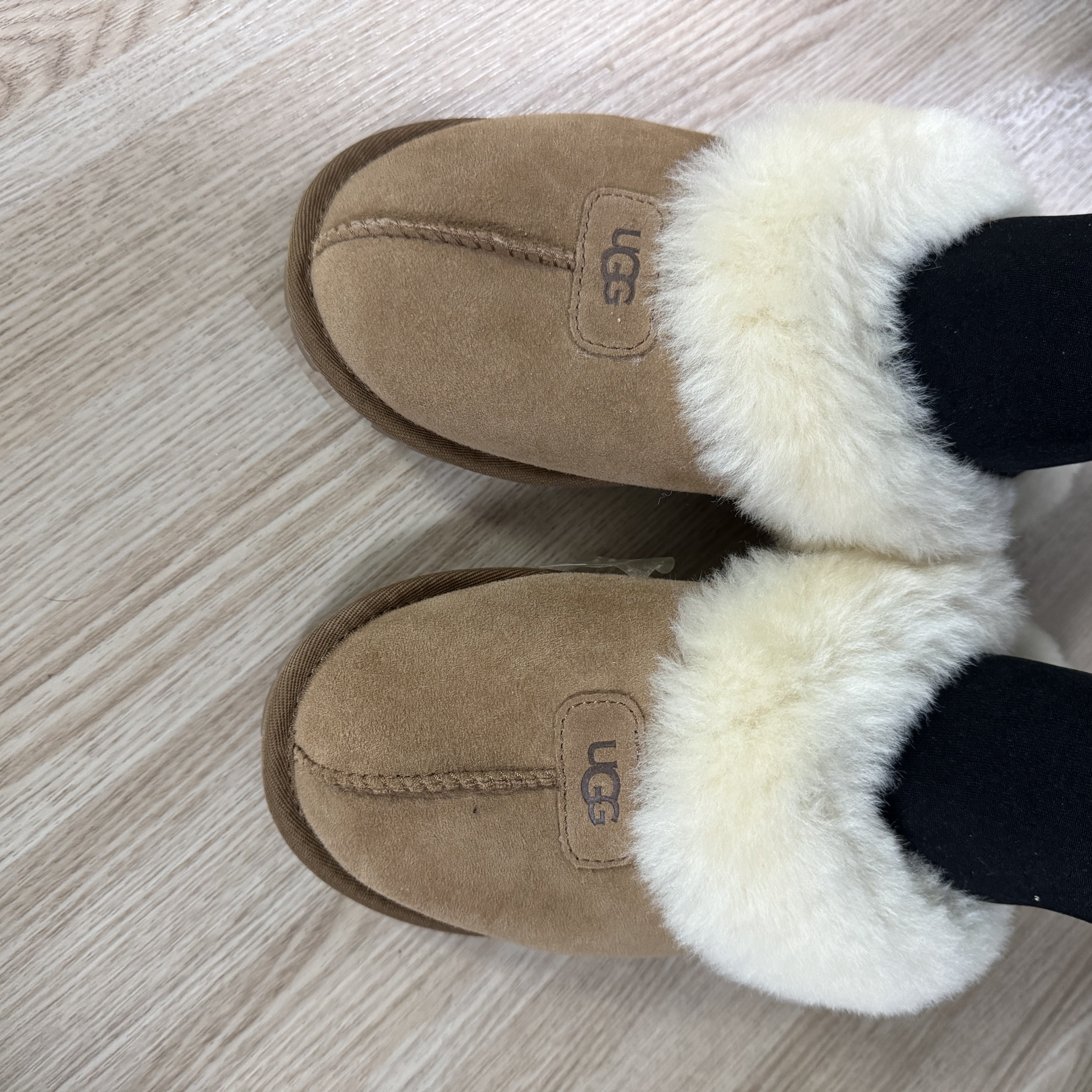 (W) UGG Coquette Slipper Chestnut 착용 스타일 - 2