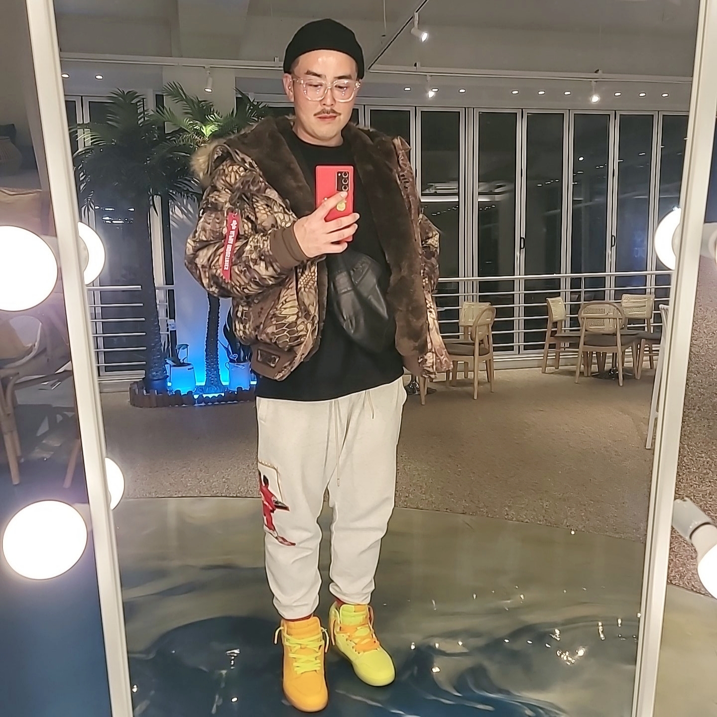 Stussy x Alpha Industries Kryptek N-2B Short Waist Parka Highlander, Jordan 1 Retro High Gatorade Orange Peel 착용 스타일