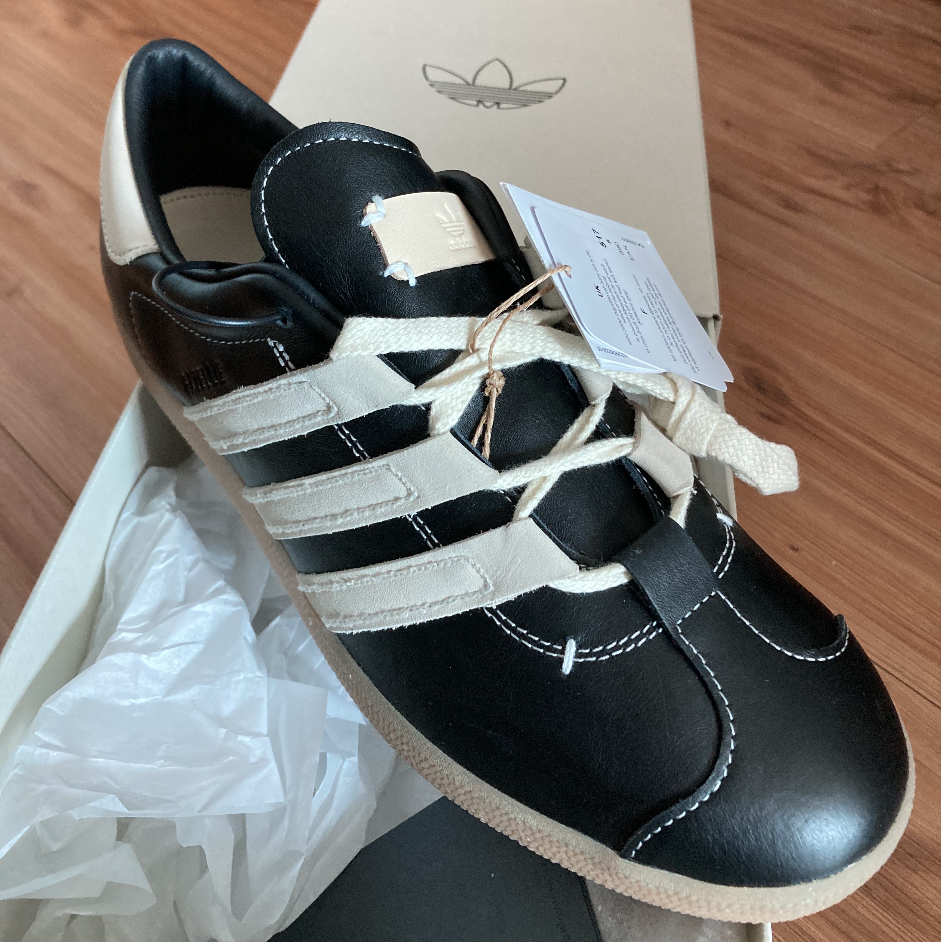 Adidas x Foot Industry Gazelle Core Black Cream White 착용 스타일 - 2