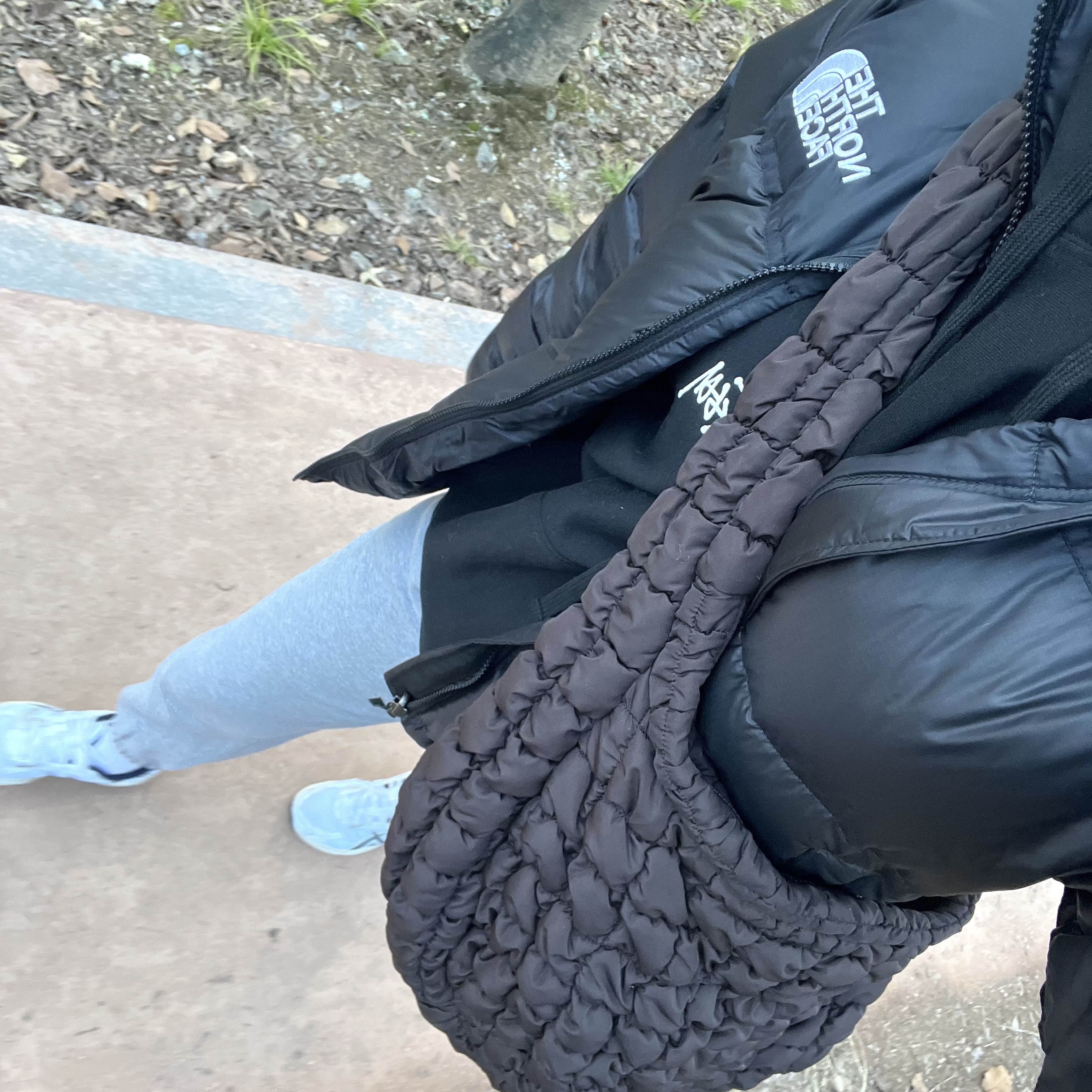 The North Face 1996 Eco Nuptse Jacket Black, Nike Air Force 1 '07 Low White 착용 스타일 - 3