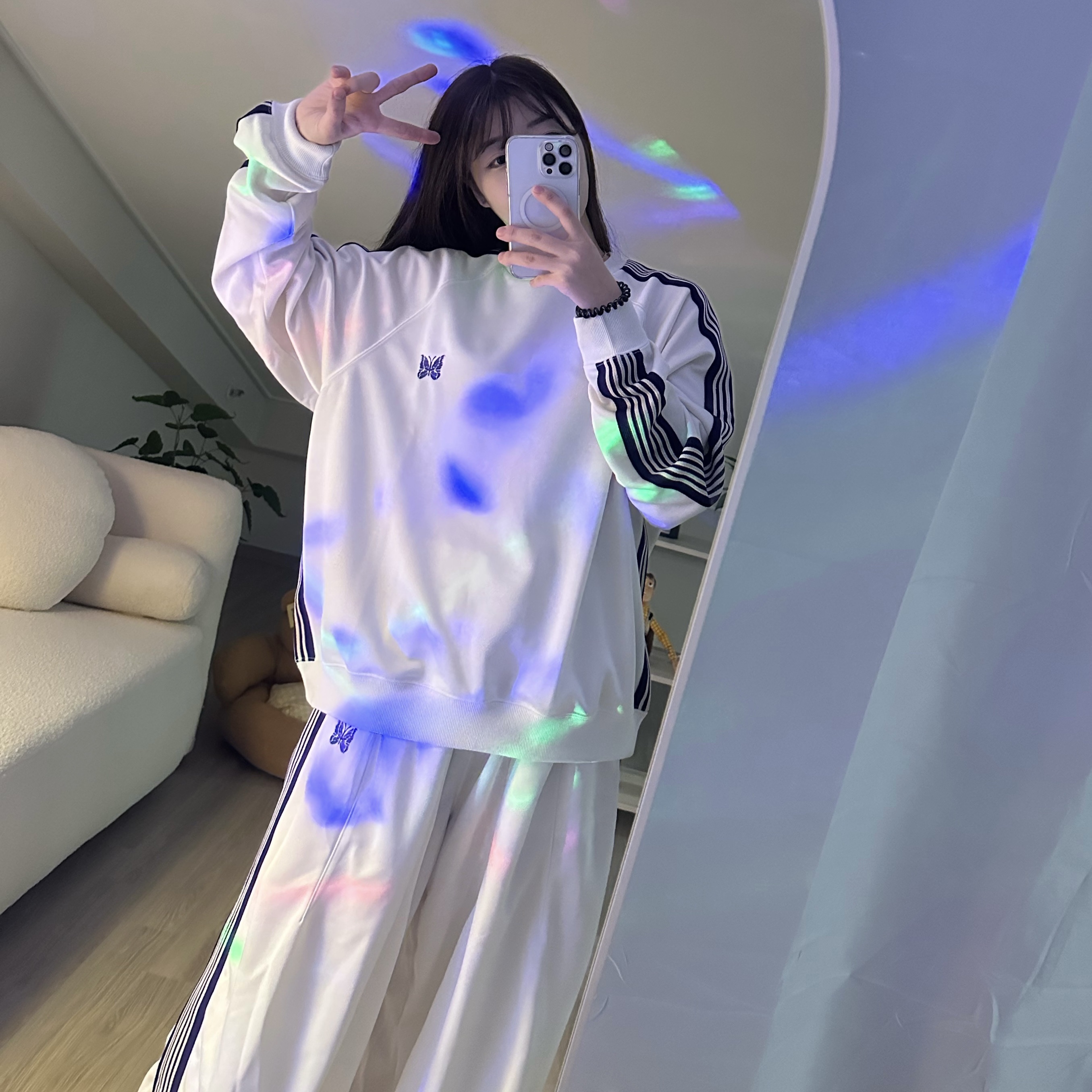 Needles Track Crewneck Poly Smooth Ice White, Needles H.D. Track Pants Poly Smooth Ice White 착용 스타일 - 2