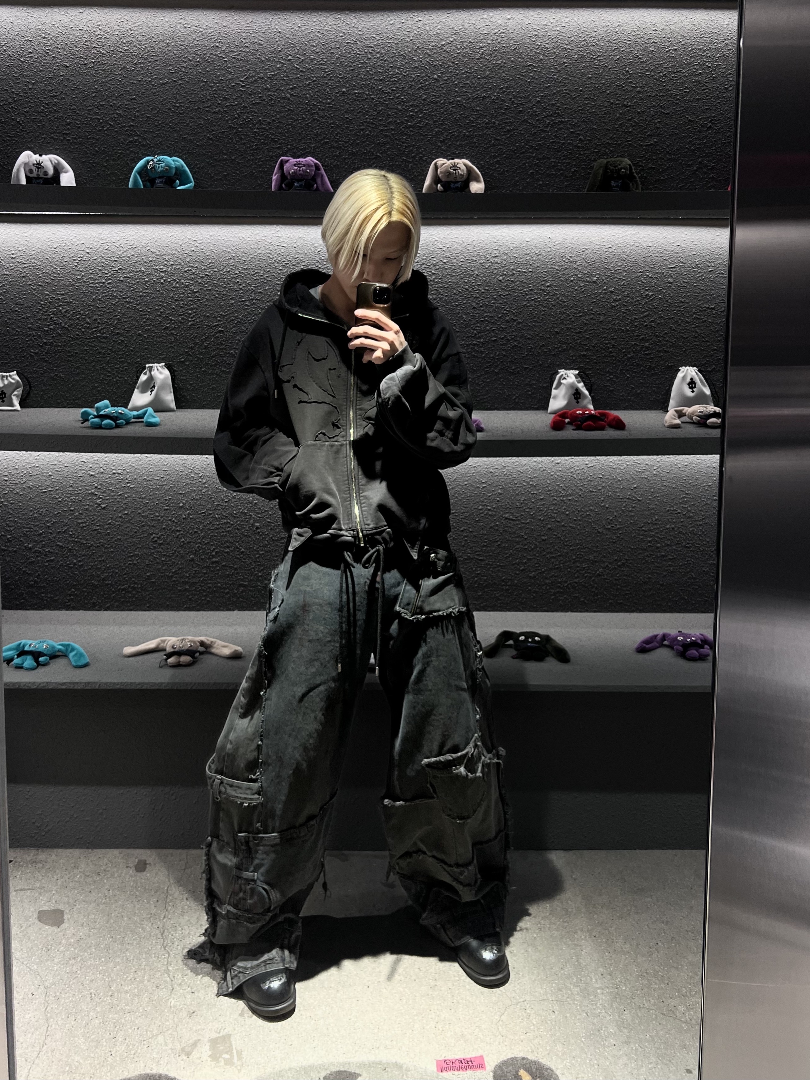 Dr. Martens x Raf Simons Keaton II Steel Toe Black 착용 스타일 - 4