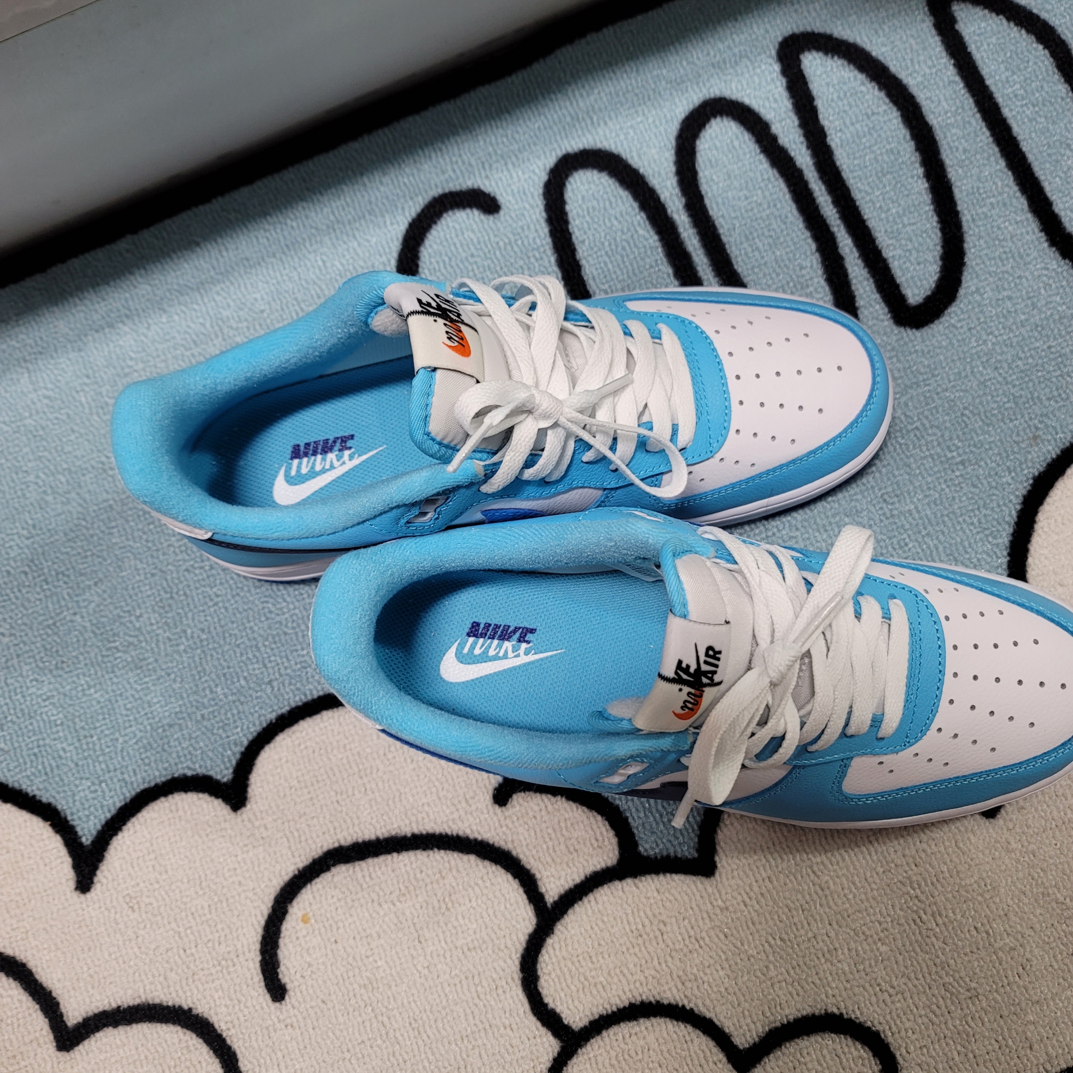 Nike Air Force 1 '07 LV8 White Light Photo Blue 착용 스타일 - 6