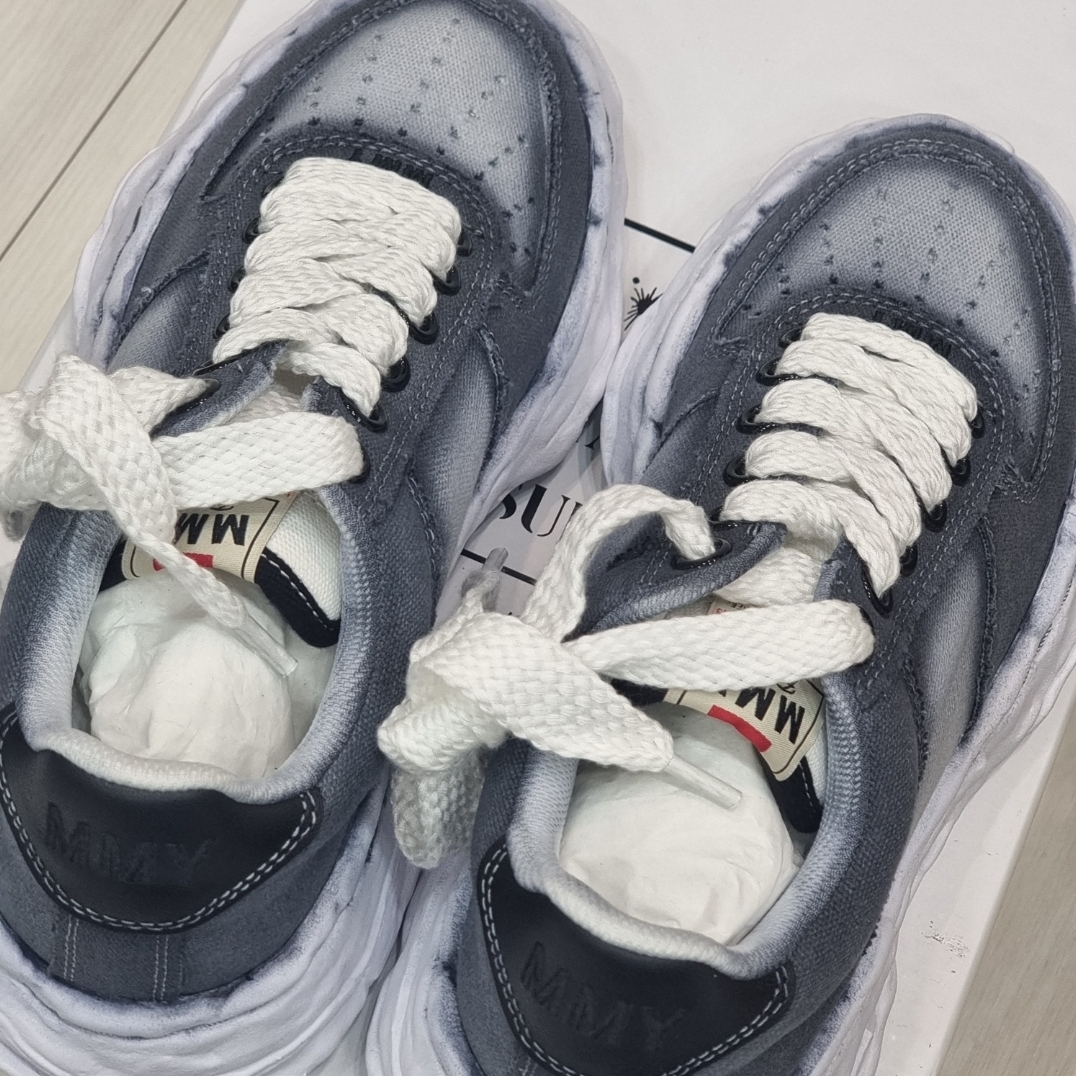 Maison Mihara Yasuhiro Wayne OG Sole Effect Canvas Low-top Sneakers Black 착용 스타일