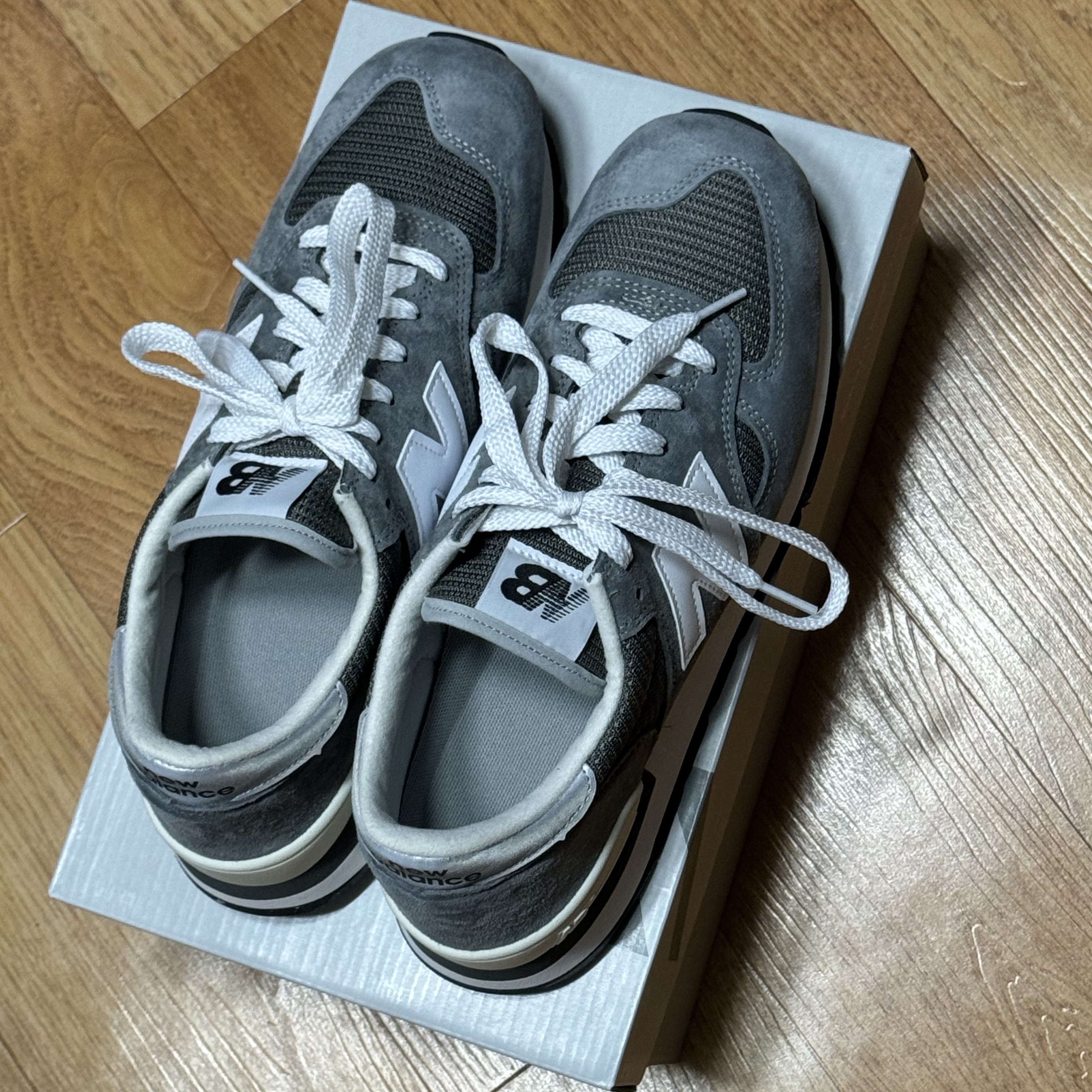 New Balance 990v1 Made in USA Grey White 착용 스타일