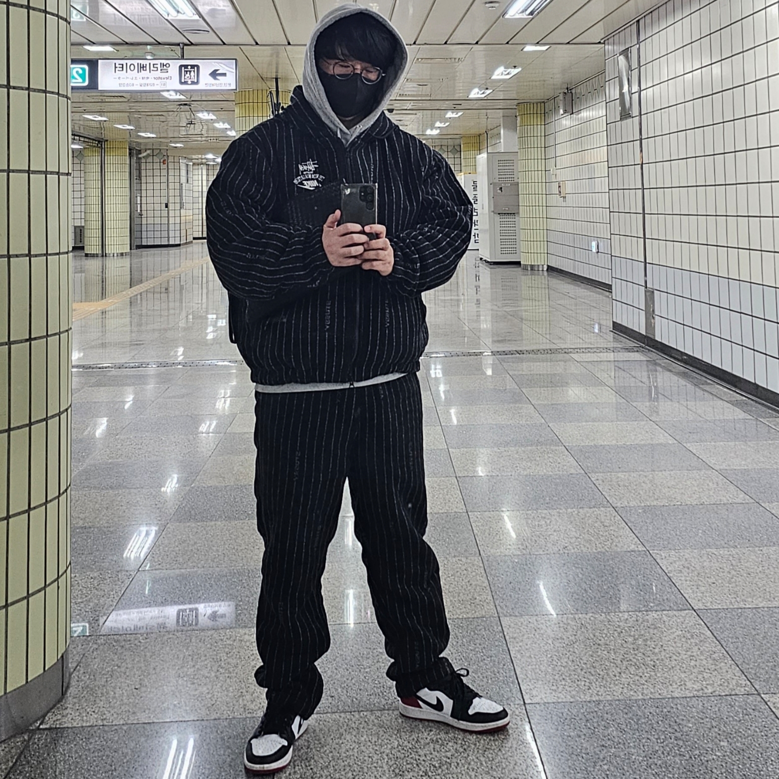 Nike x Stussy NRG Striped Wool Jacket Black (DR4023-010), Nike x Stussy NRG Striped Wool Pants Black (DR4021-010) 착용 스타일