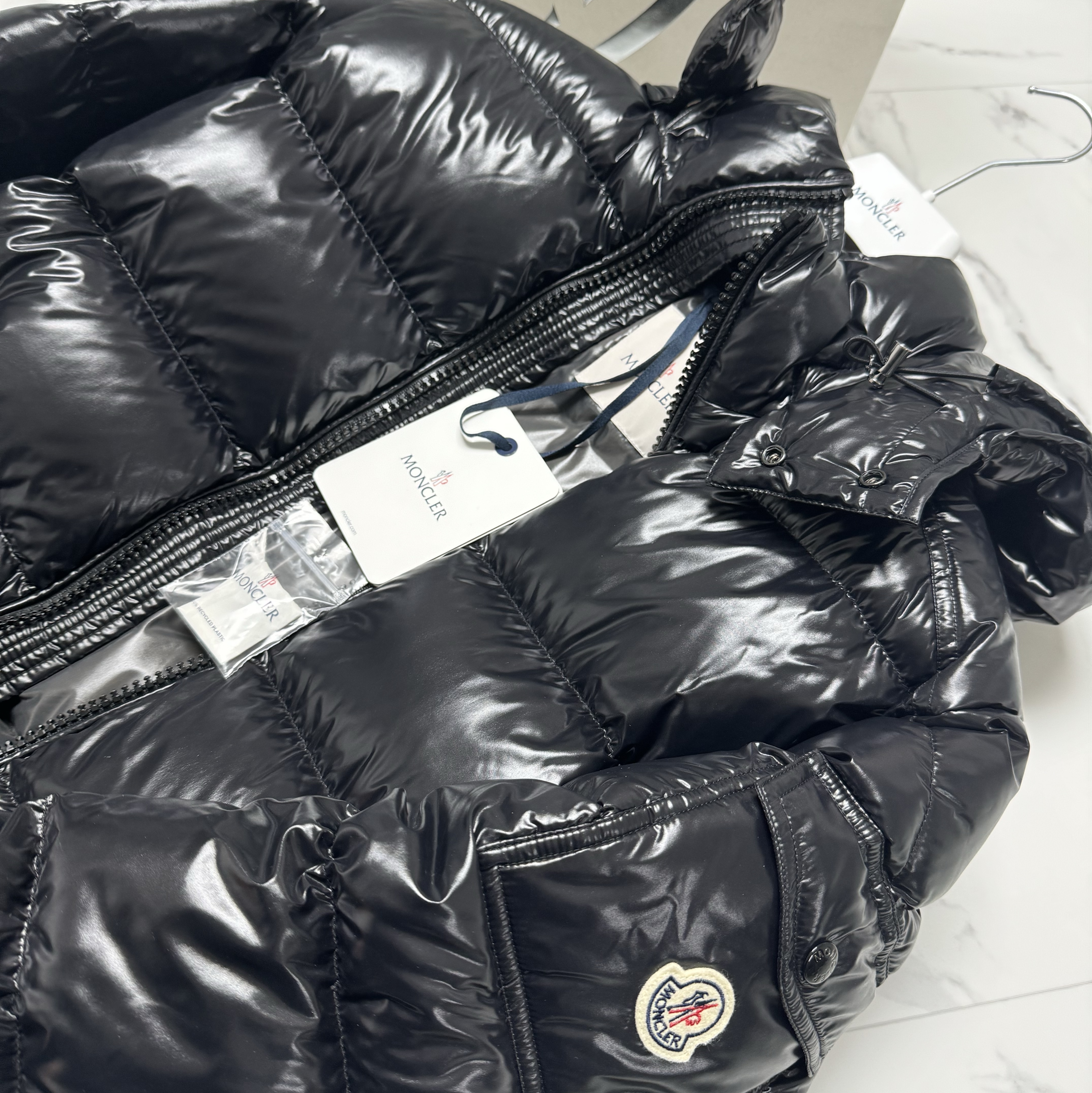 Moncler Maya Short Down Jacket Black - 22FW 착용 스타일