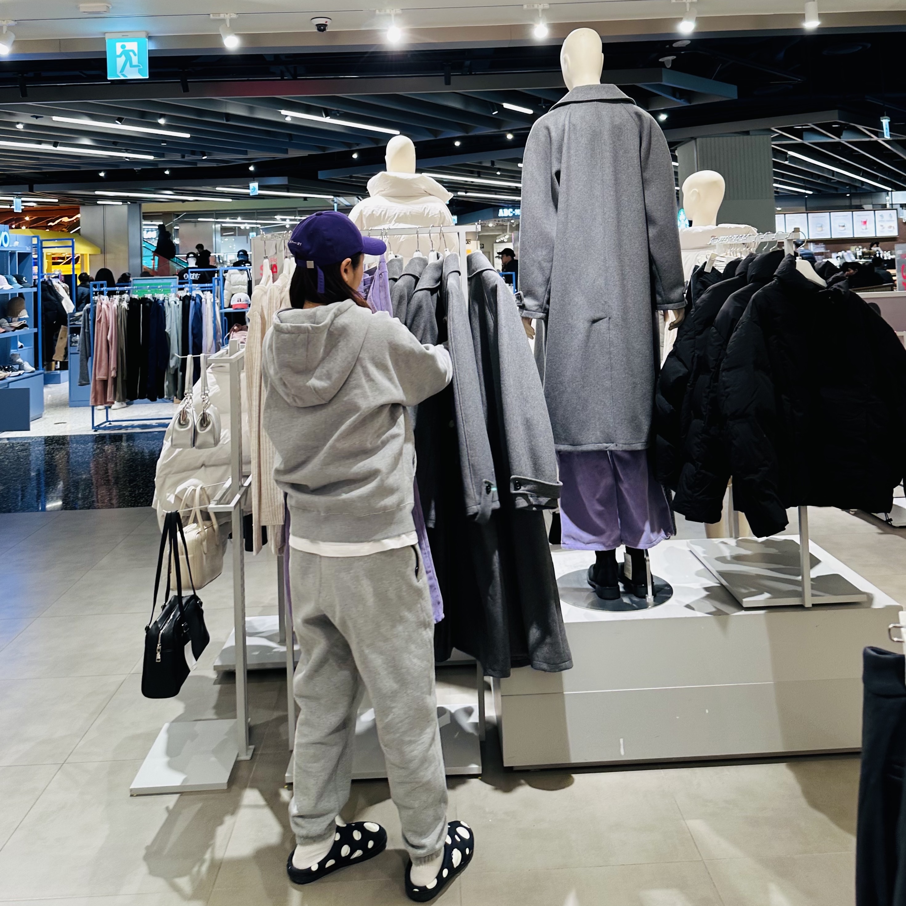 Emis New Logo Emis Cap Purple, Nike NRG Solo Swoosh Fleece Hoodie Dark Grey Heather - Asia 착용 스타일 - 2