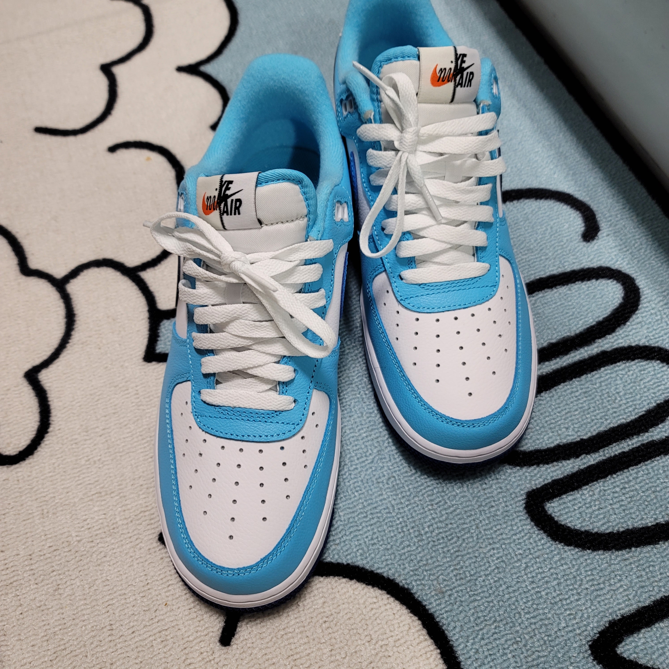 Nike Air Force 1 '07 LV8 White Light Photo Blue 착용 스타일 - 5