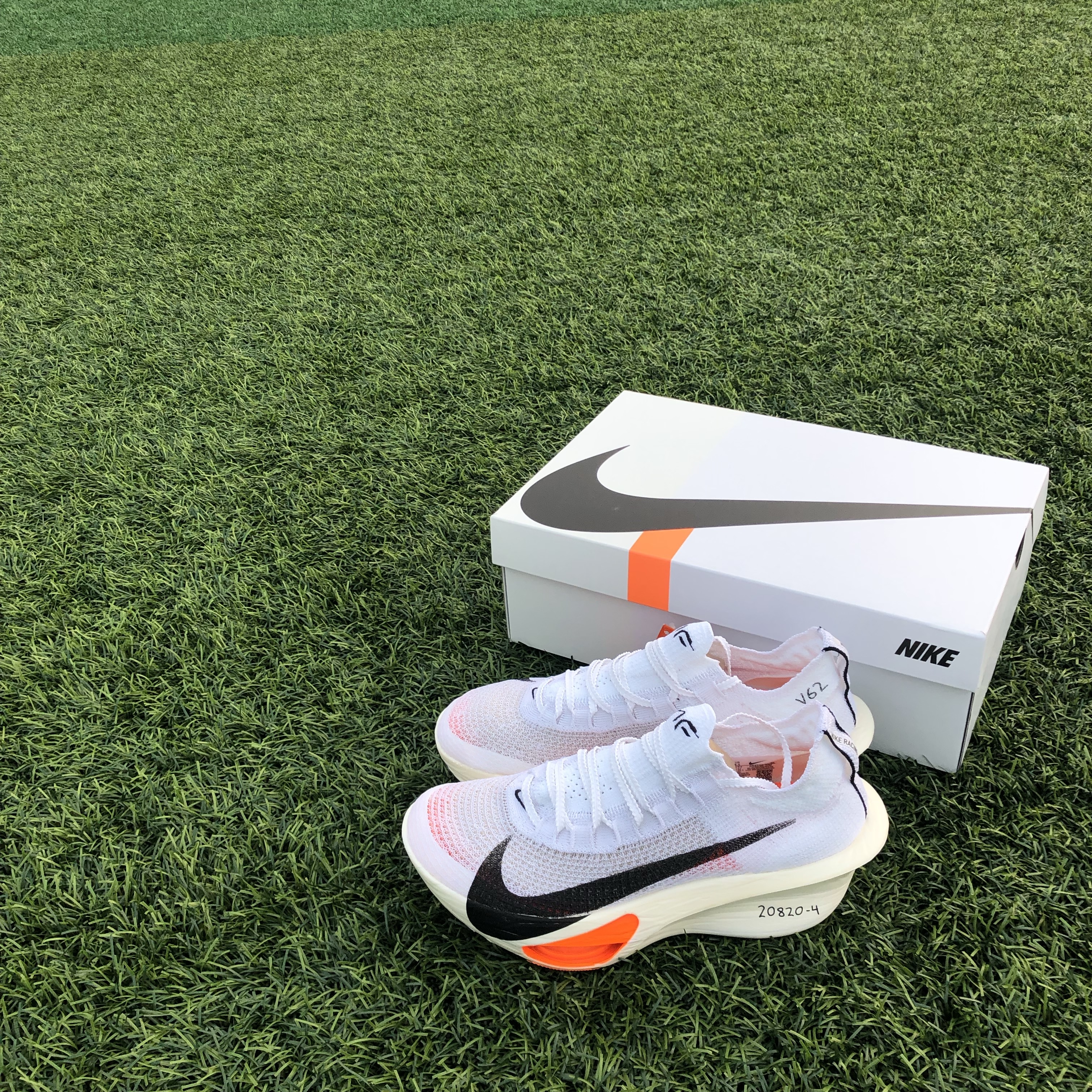 Nike Air Zoom Alphafly Next% 3 Proto White Total Orange 착용 스타일