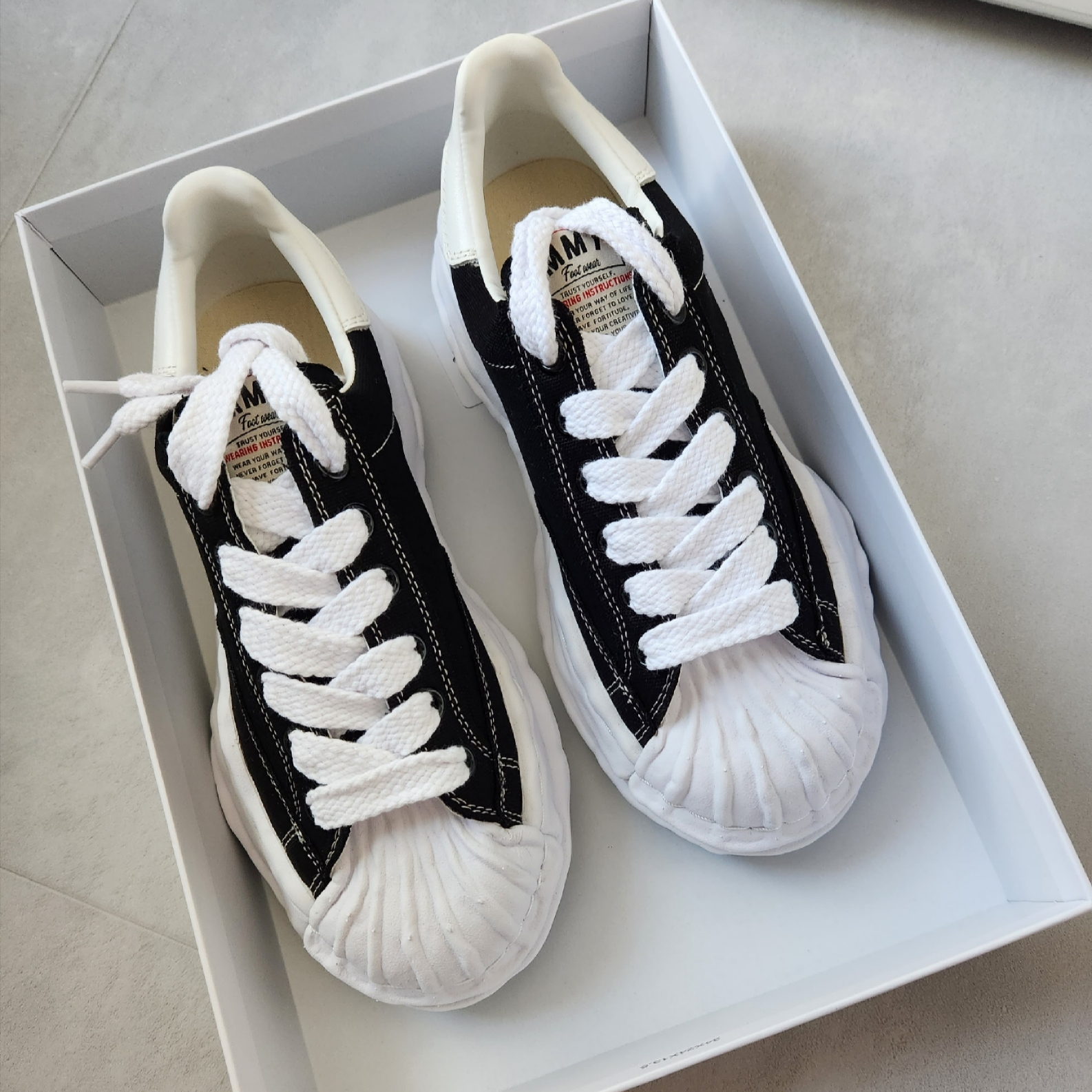 Maison Mihara Yasuhiro Blakey OG Sole Canvas Low-top Sneakers Black White 착용 스타일