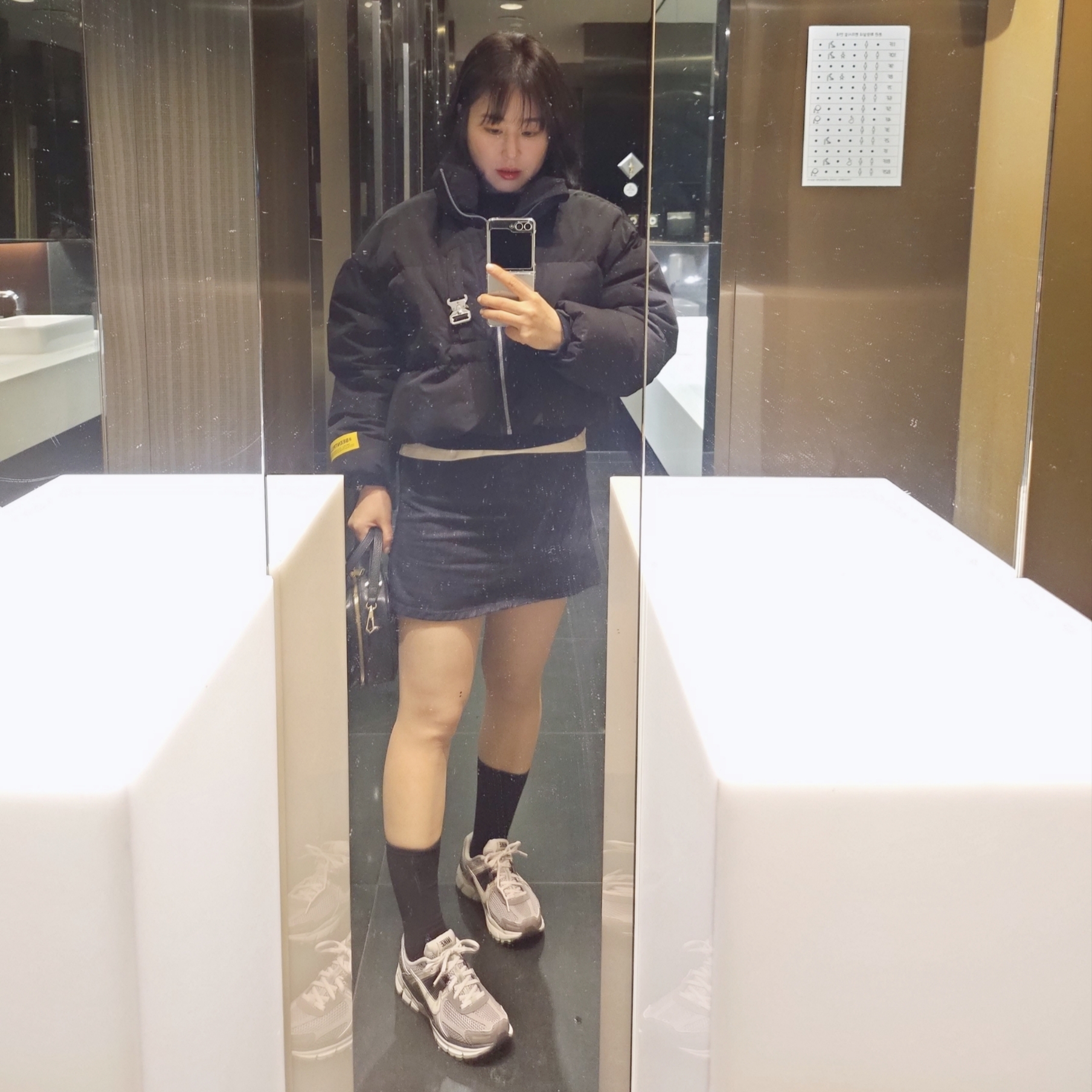 (W) Nike Zoom Vomero 5 Cobblestone and Flat Pewter 착용 스타일