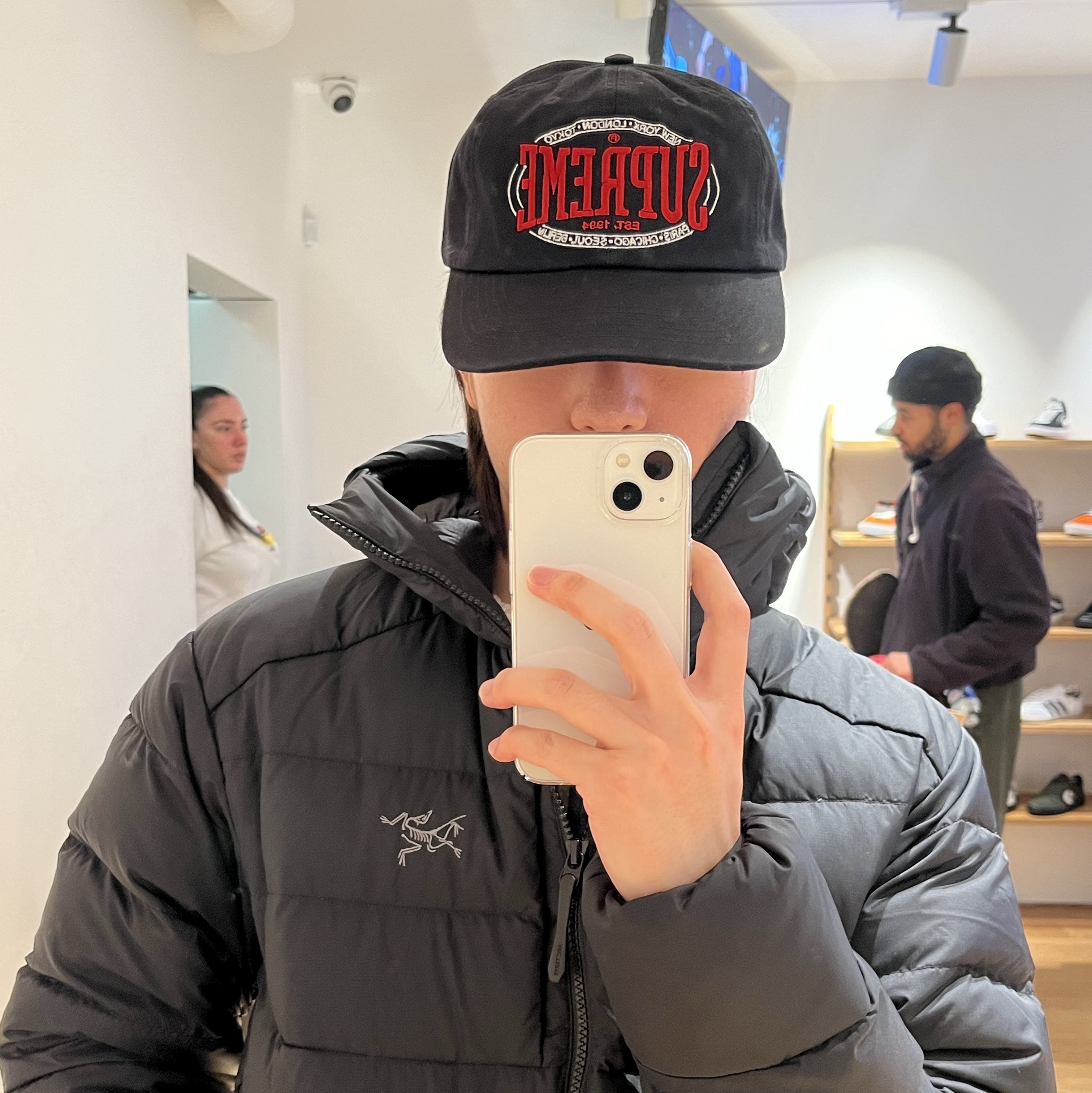 Supreme Warm Up 6-Panel Black - 23FW, Arc'teryx Thorium Hoody Black 착용 스타일 - 1