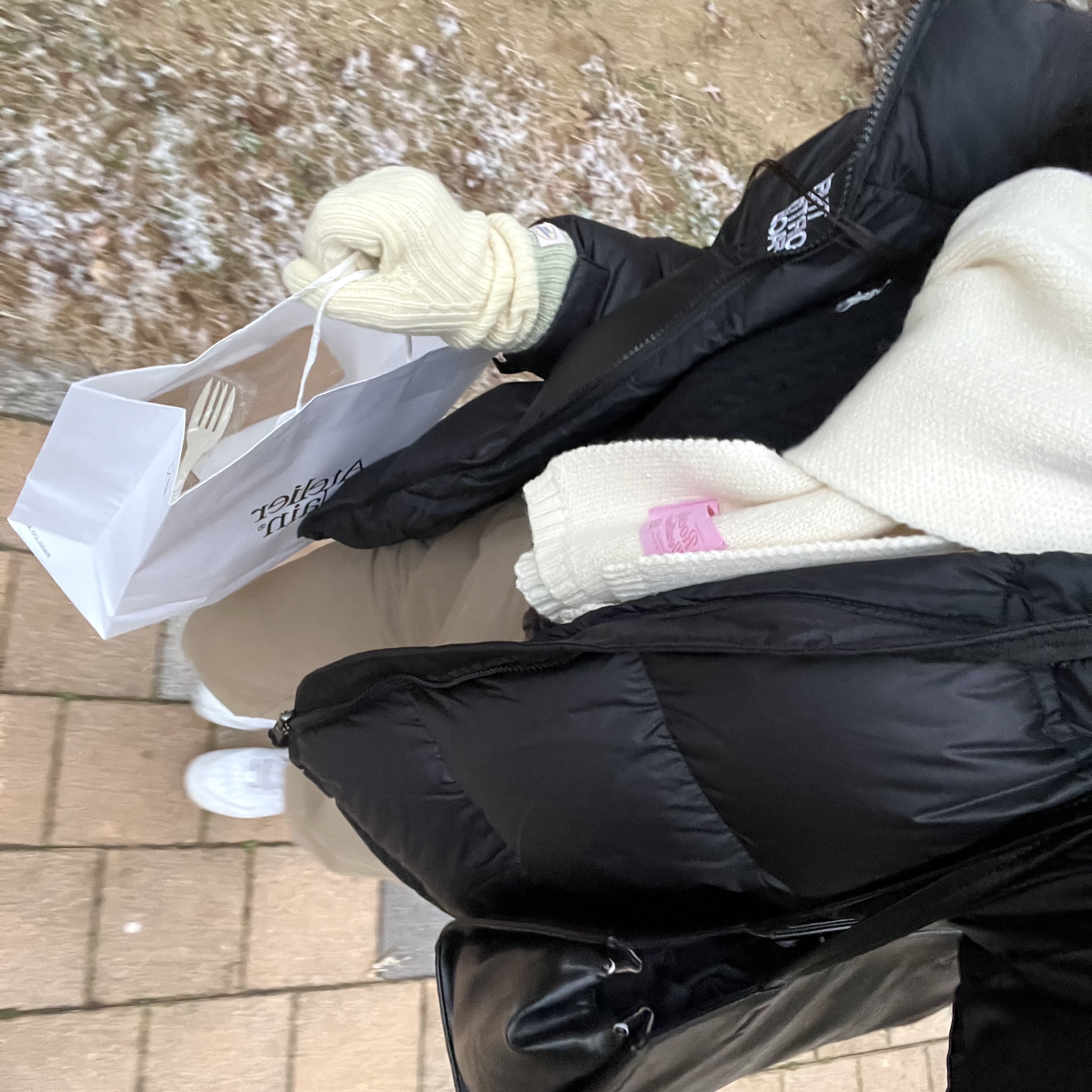 The North Face 1996 Eco Nuptse Jacket Black, Nike Air Force 1 '07 Low White 착용 스타일 - 1