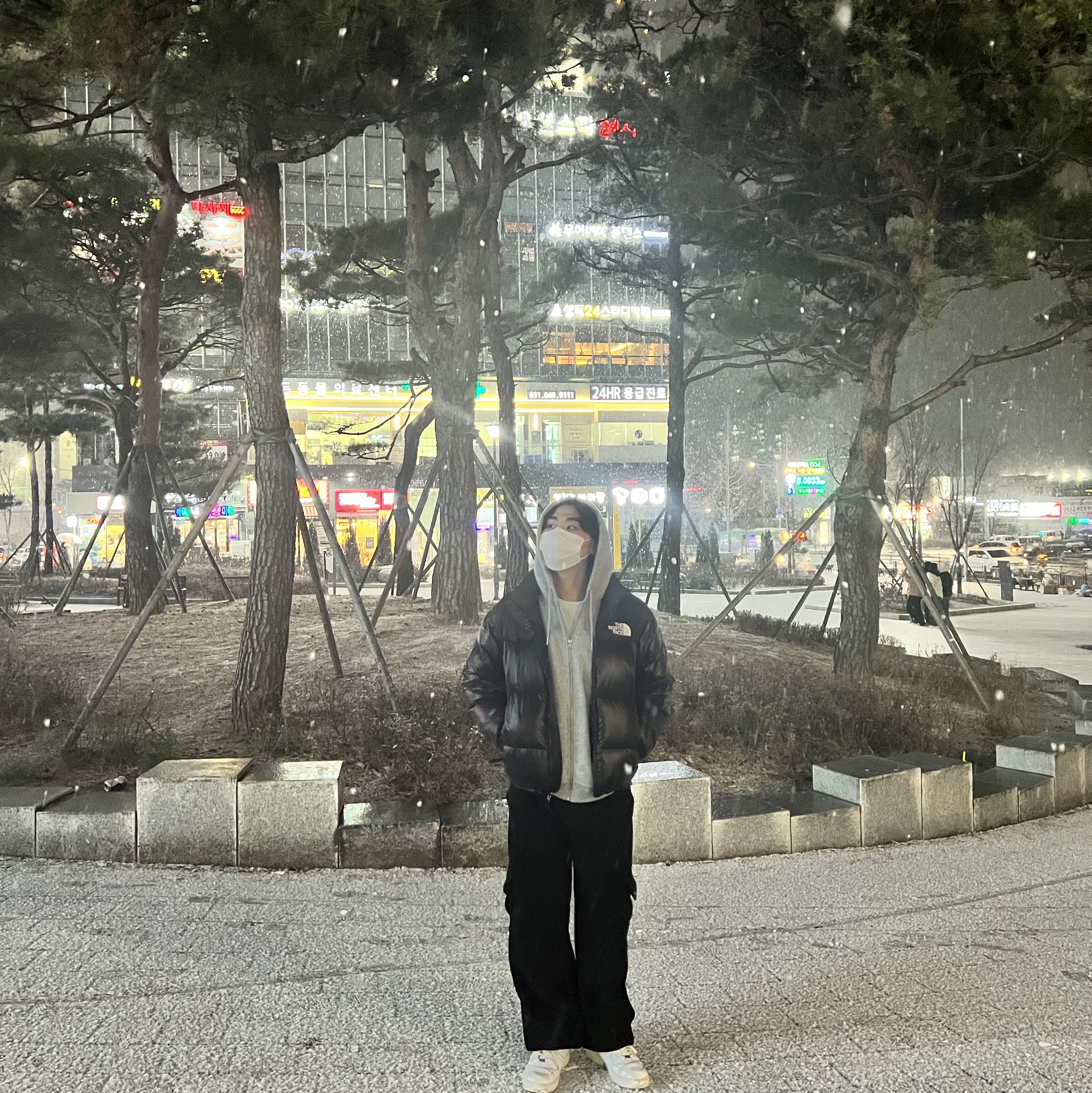 The North Face 1996 Eco Nuptse Jacket Real Black 착용 스타일 - 3