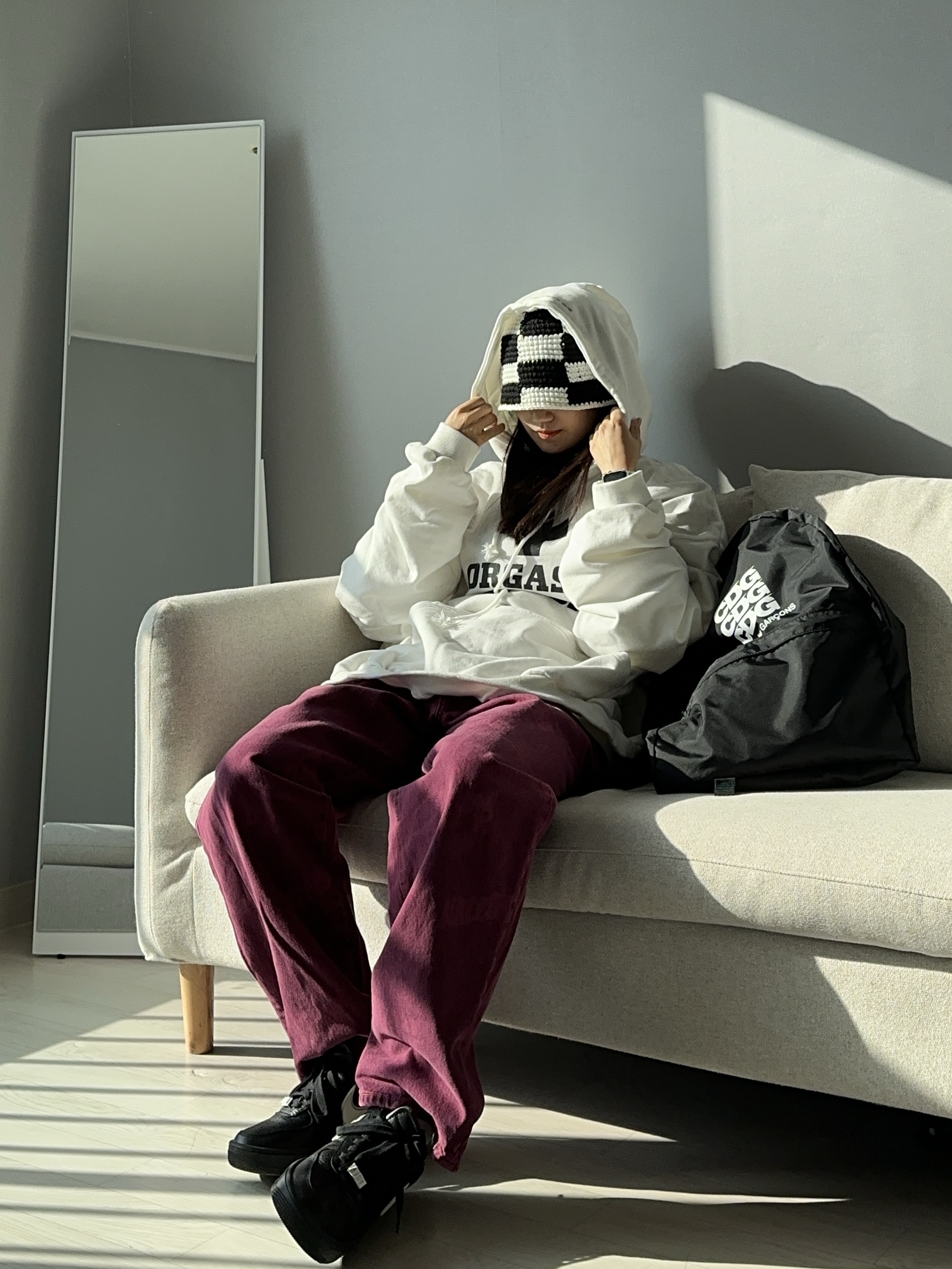 Stussy Worldwide Big OL' Jeans Fuchsia, Nike x Ambush Air Force 1 Low SP Black 착용 스타일 - 3