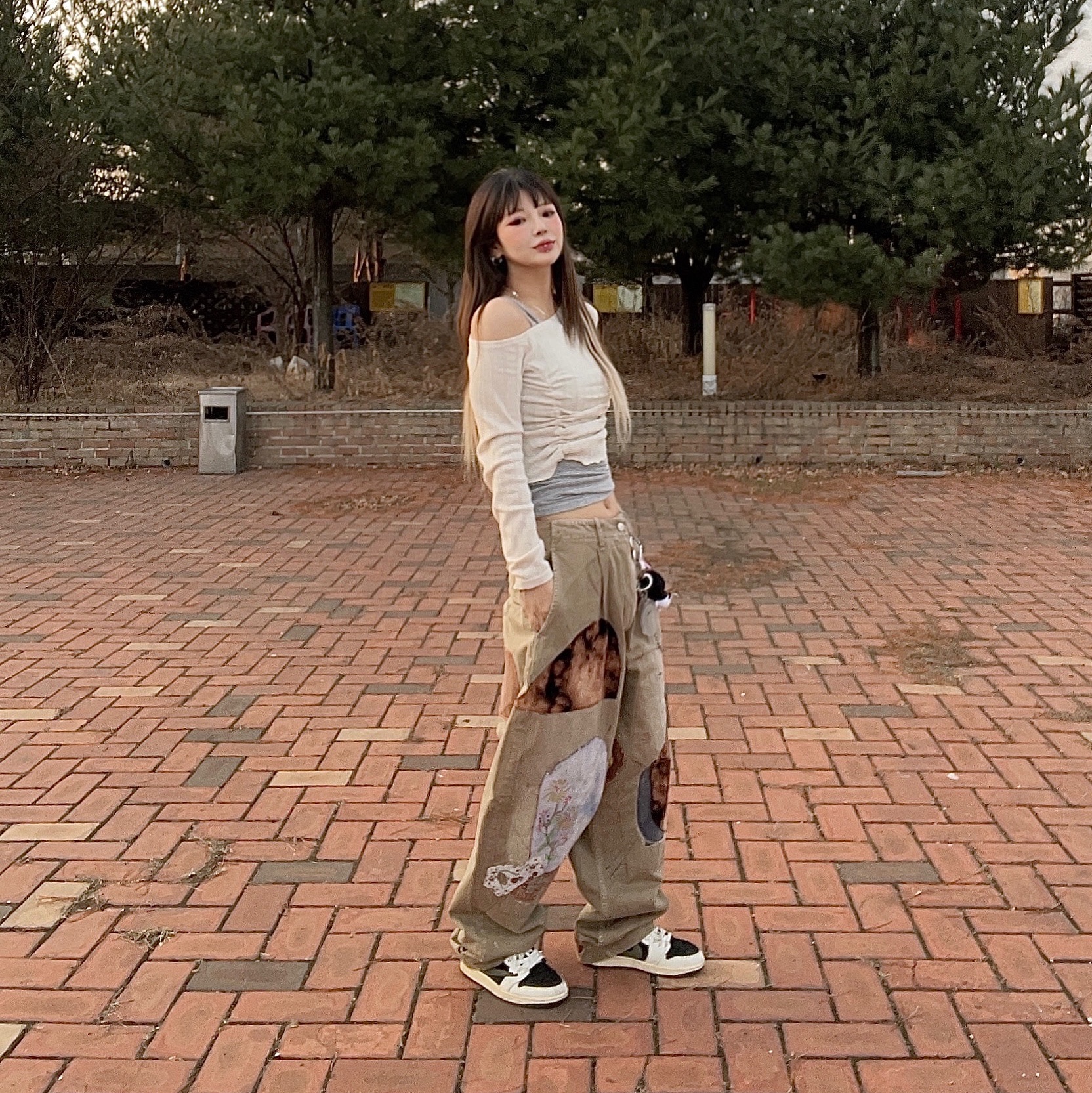 Kapital Katsuragi High Waist Neem Pants Beige, (W) Jordan 1 x Travis Scott Retro Low OG SP Medium Olive 착용 스타일