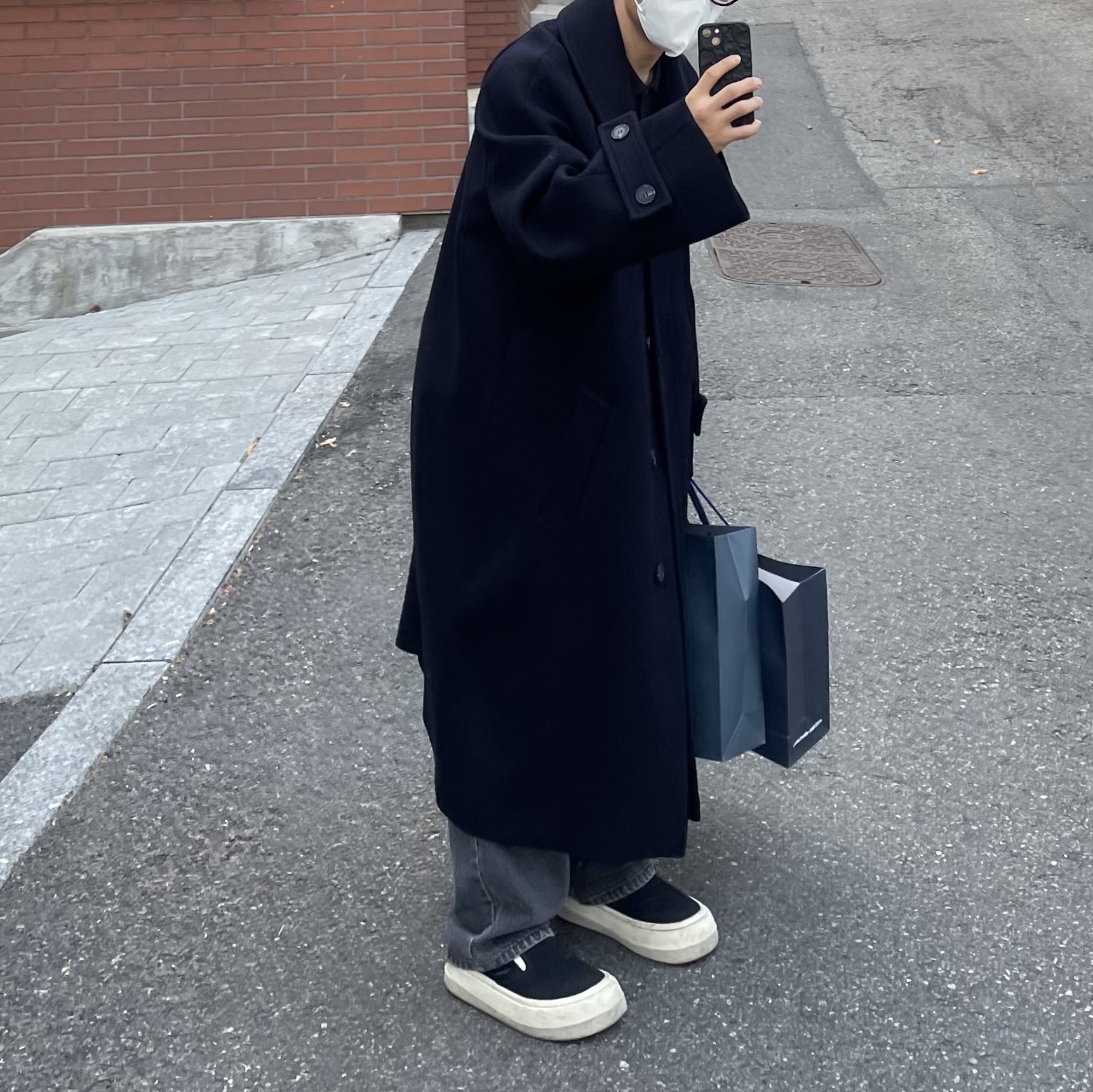 Undermycar Legion.02 Balmacaan Oversized Wool Coat Black 착용 스타일 - 4