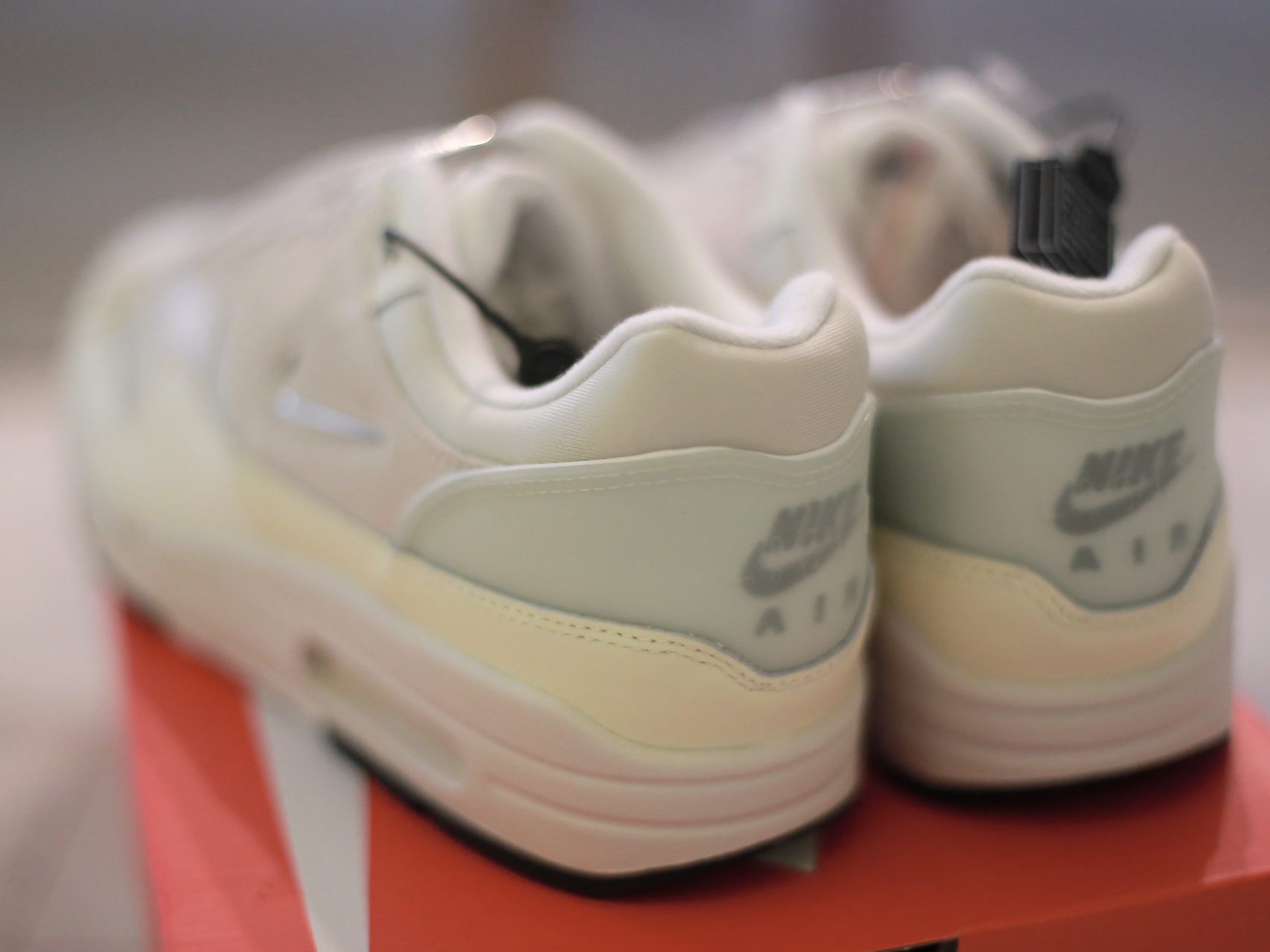 Nike Air Max 1 Hangul Day 착용 스타일 - 3
