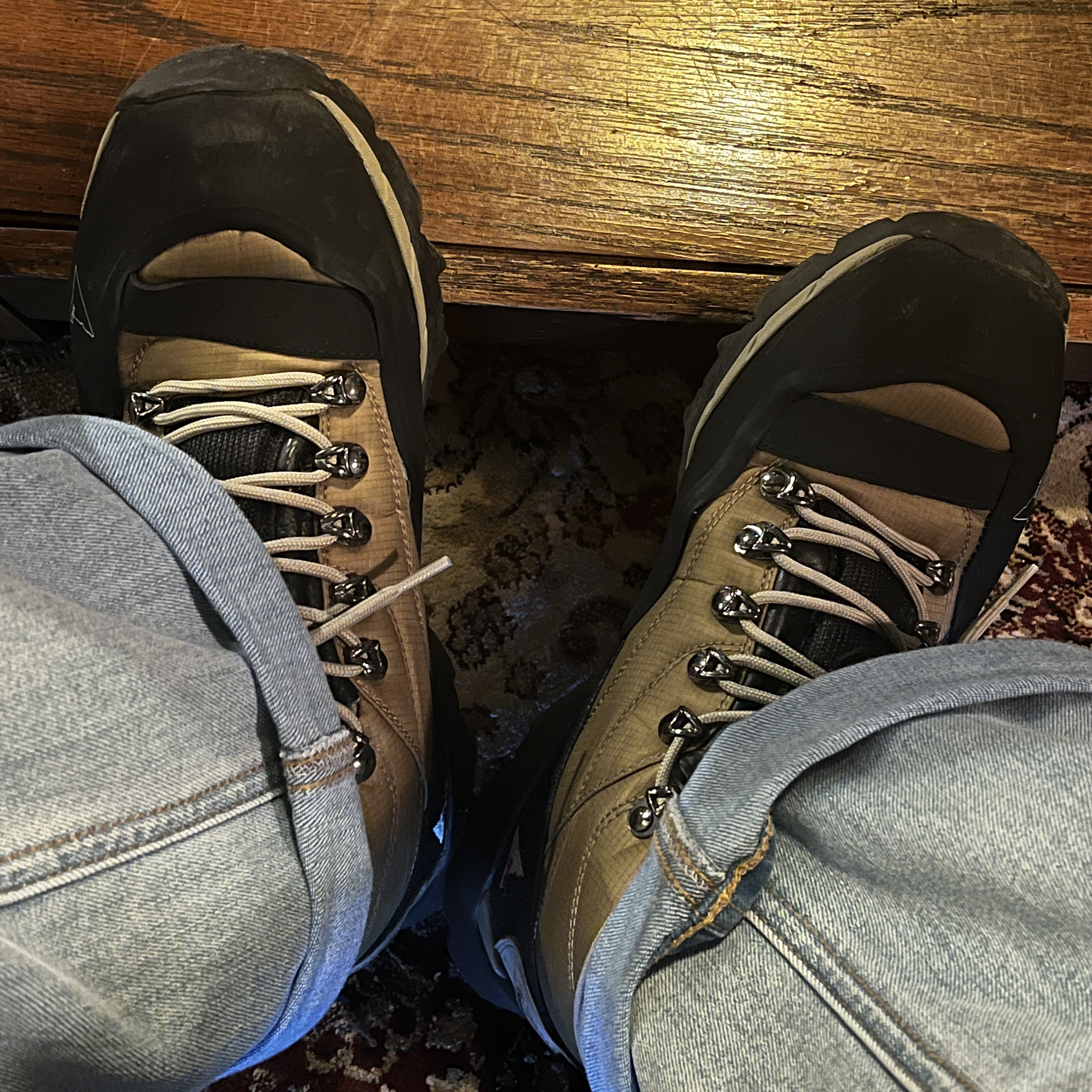 Roa Hiking Andreas Strap Boots Camel Black 착용 스타일
