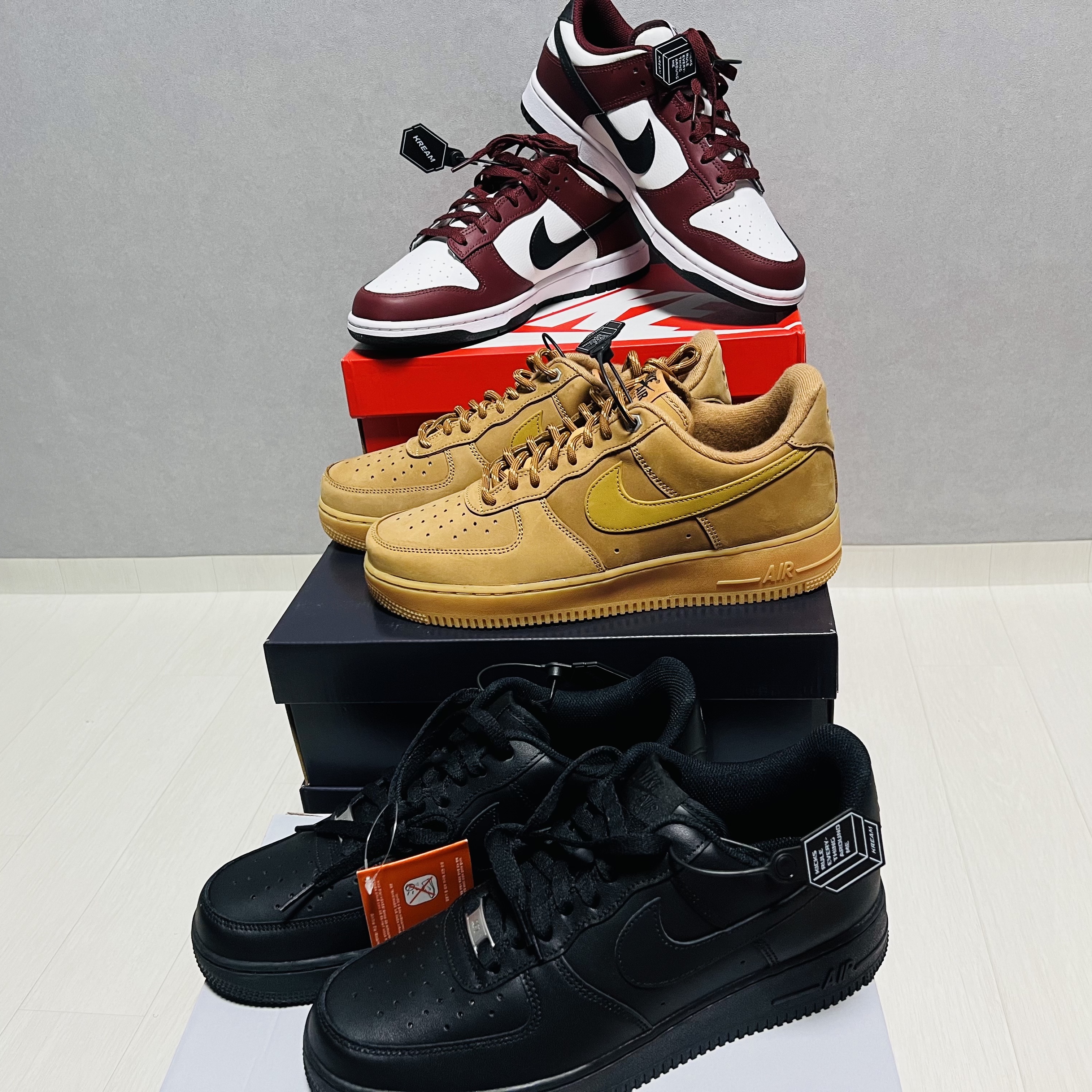 Nike Air Force 1 '07 WB Flax, Nike Air Force 1 '07 Low Triple Black 착용 스타일 - 1