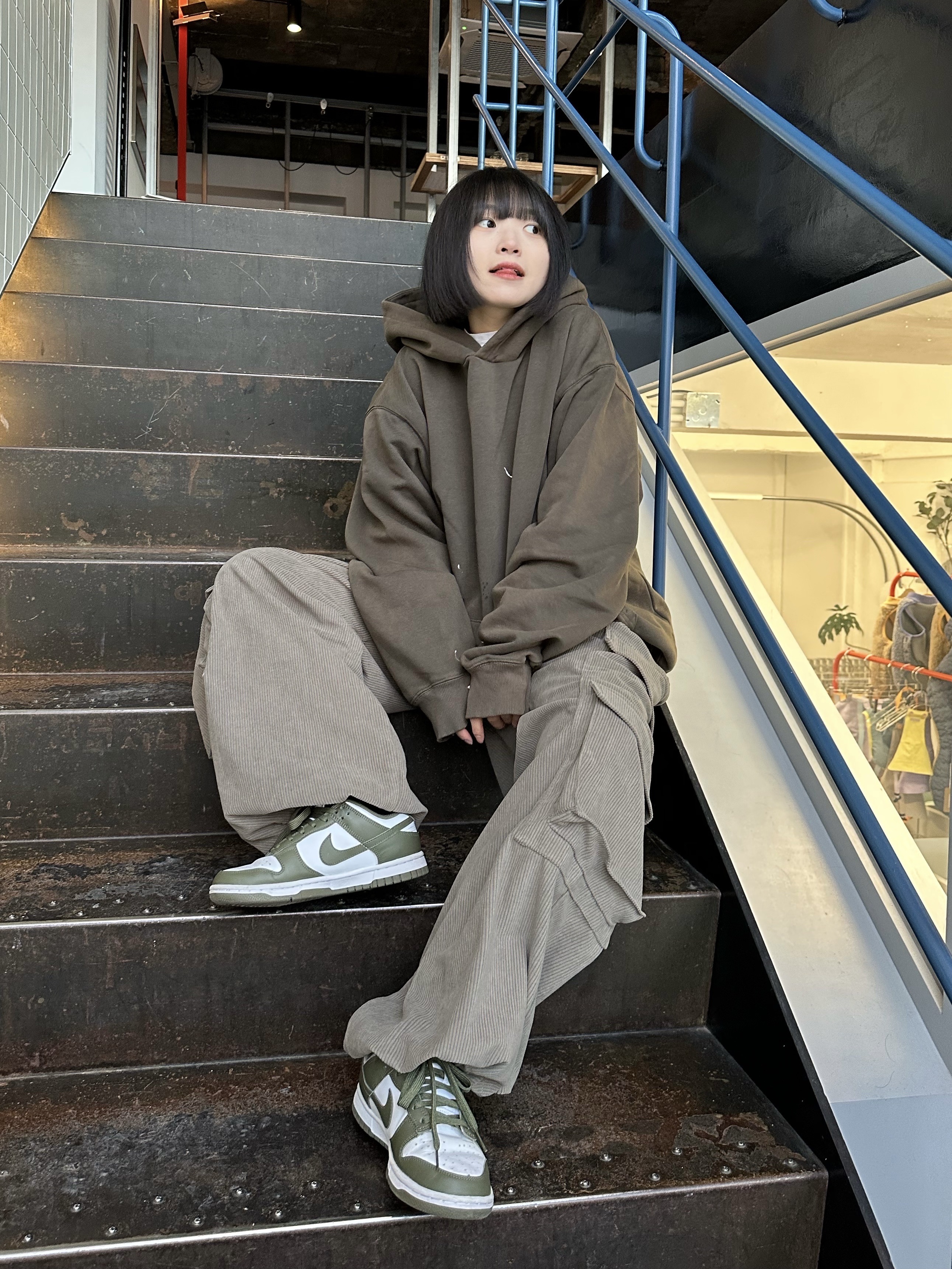 (W) Nike Dunk Low Medium Olive 착용 스타일 - 3