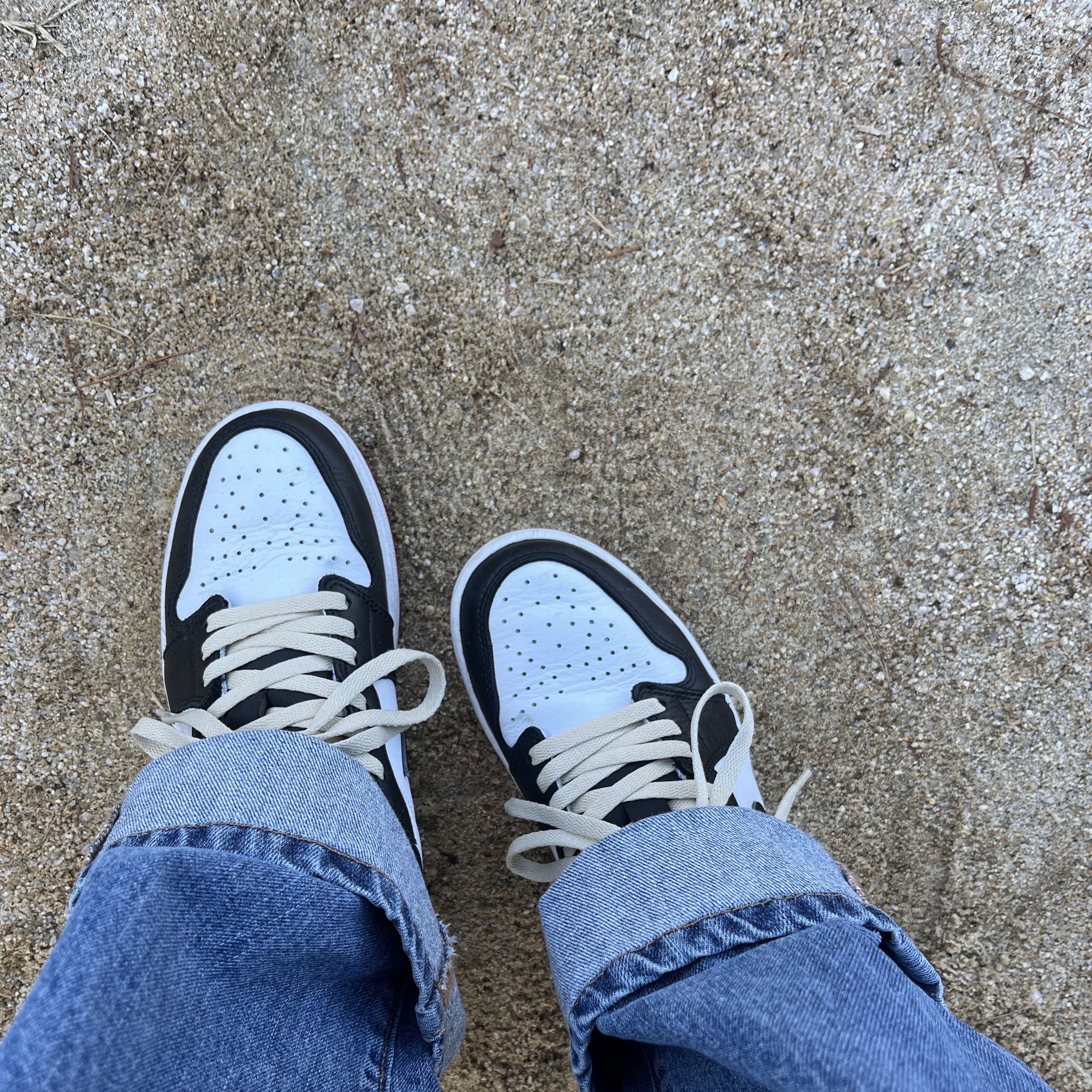 Jordan 1 Retro Low OG Black Toe 착용 스타일 - 1
