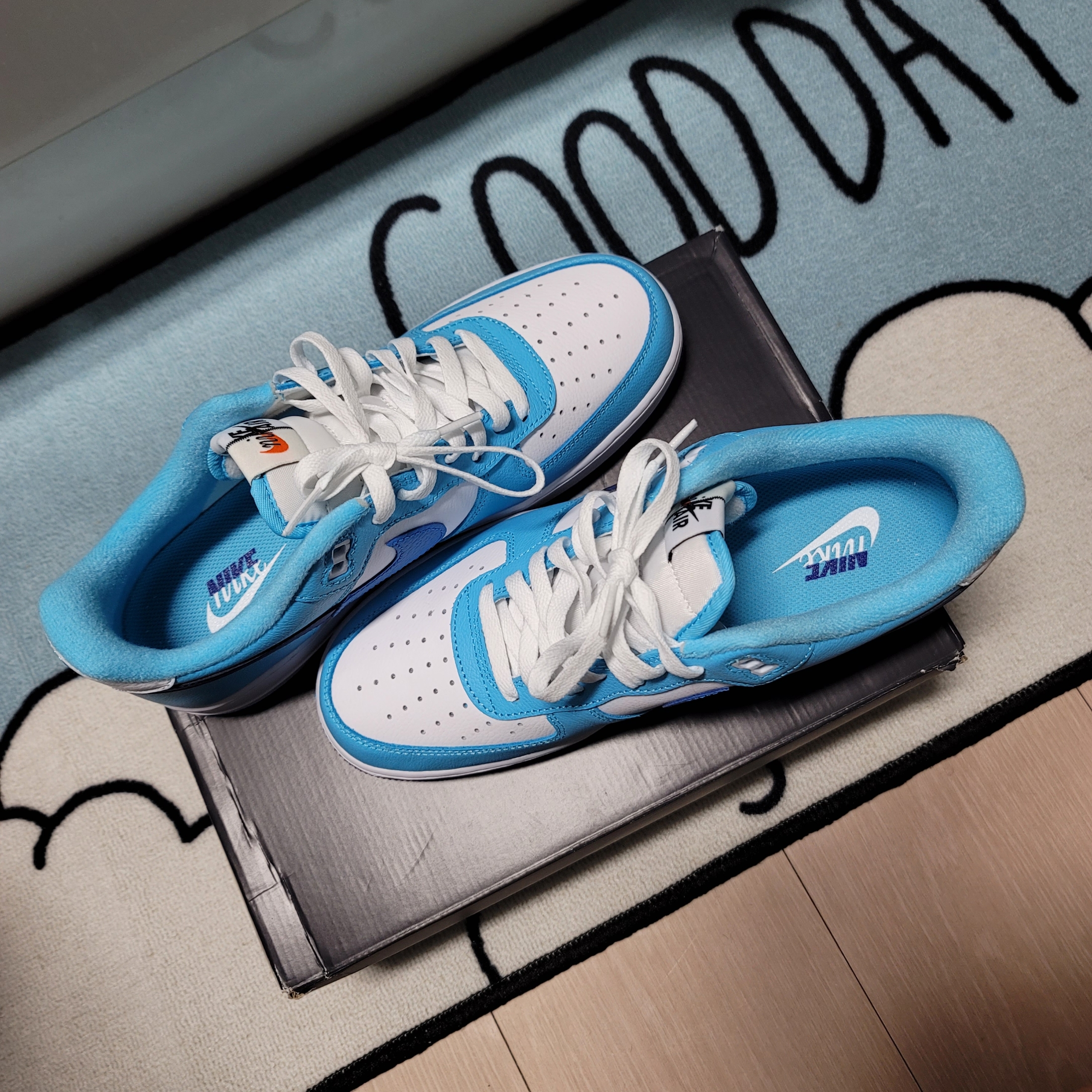 Nike Air Force 1 '07 LV8 White Light Photo Blue 착용 스타일 - 4