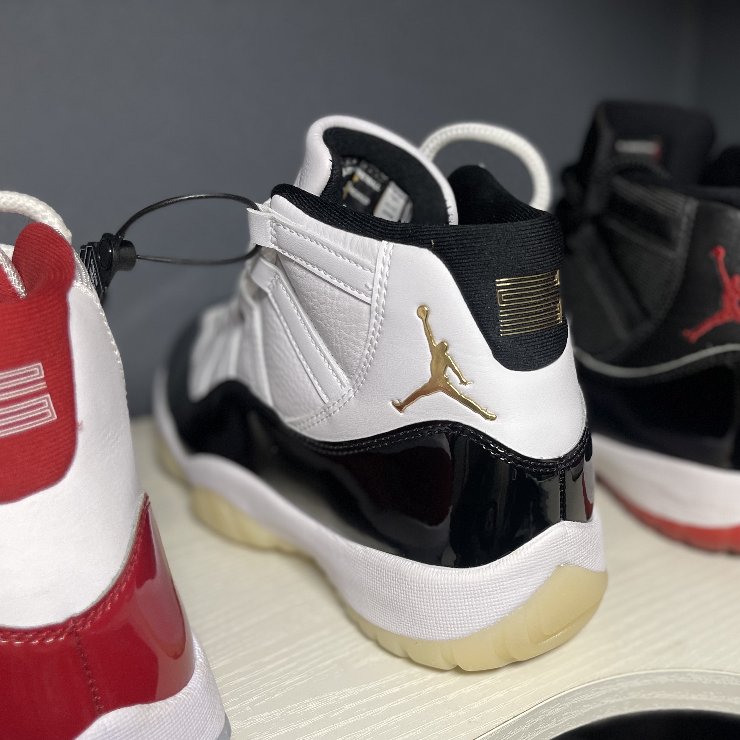 Jordan 11 Retro Gratitude, Jordan 11 Retro Varsity Red 착용 스타일 - 2