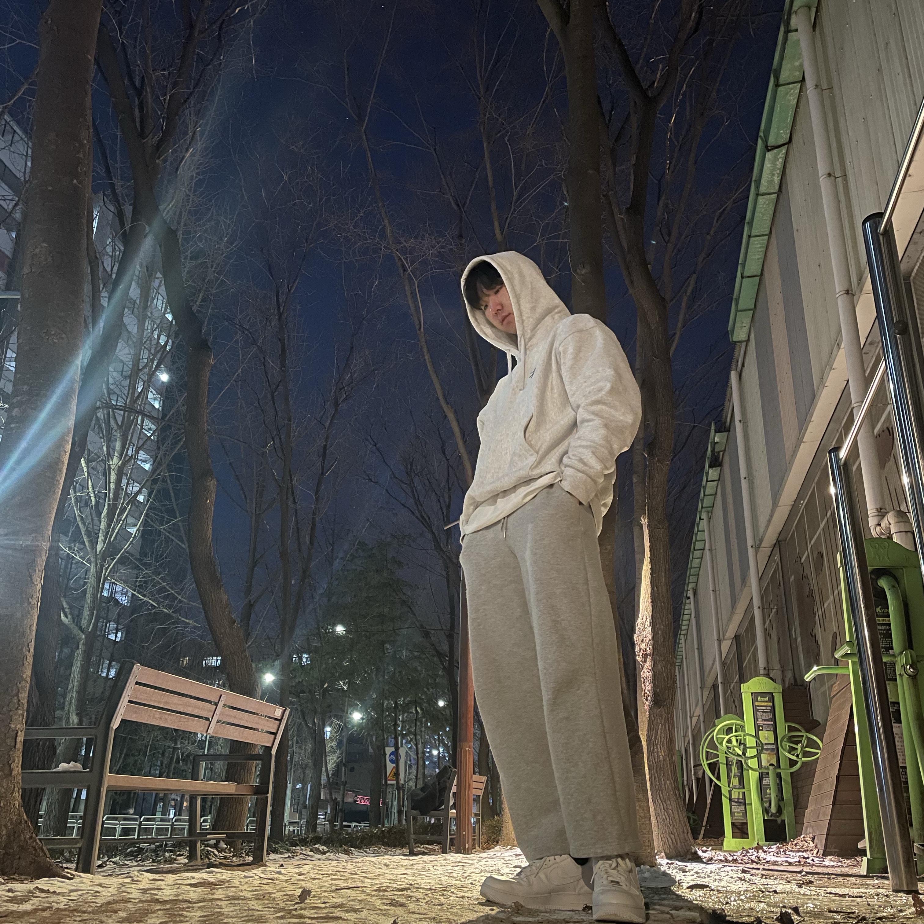 Nike x Supreme Air Force 1 Low White, Stussy Basic Stussy Hoodie Ash Heather 2023 착용 스타일