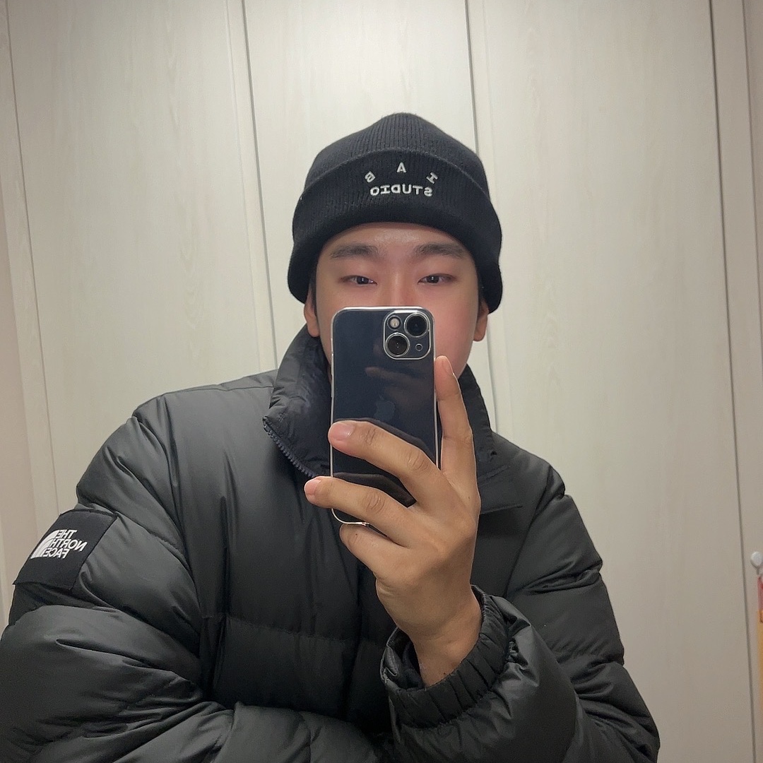 IAB Studio Beanie Black - Harajuku Exclusive, The North Face 1992 Nuptse Jacket Charcoal 착용 스타일