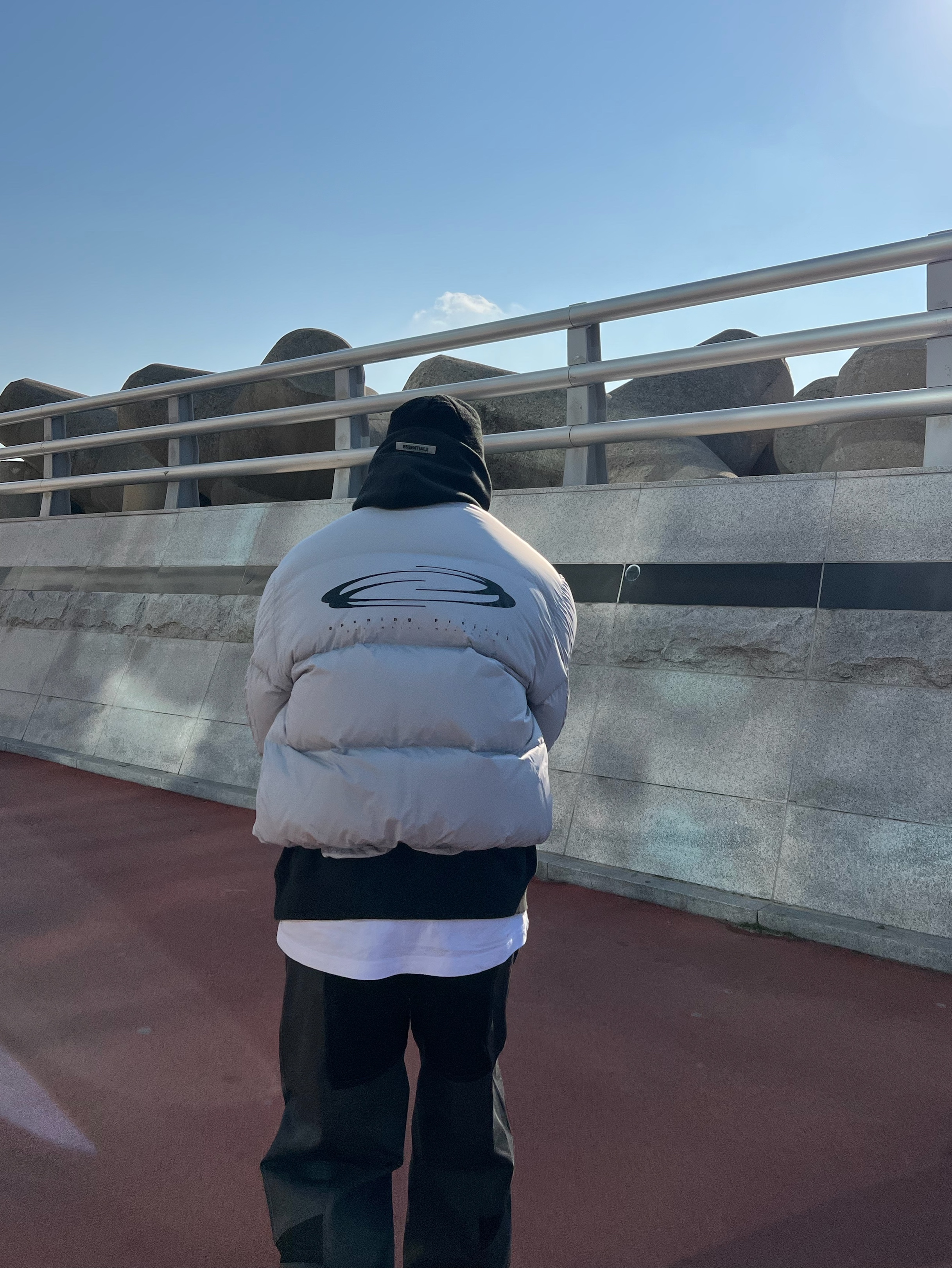 Opening Project Identity Down Jacket Light Grey, Opening Project 303 Stadium Pants Charcoal 착용 스타일 - 5