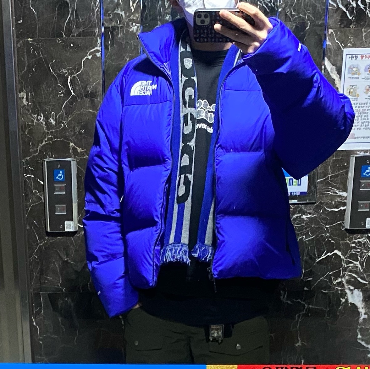 The North Face RMST Nuptse Jacket Lapis Blue, CDG Logo Check Muffler Blue 착용 스타일