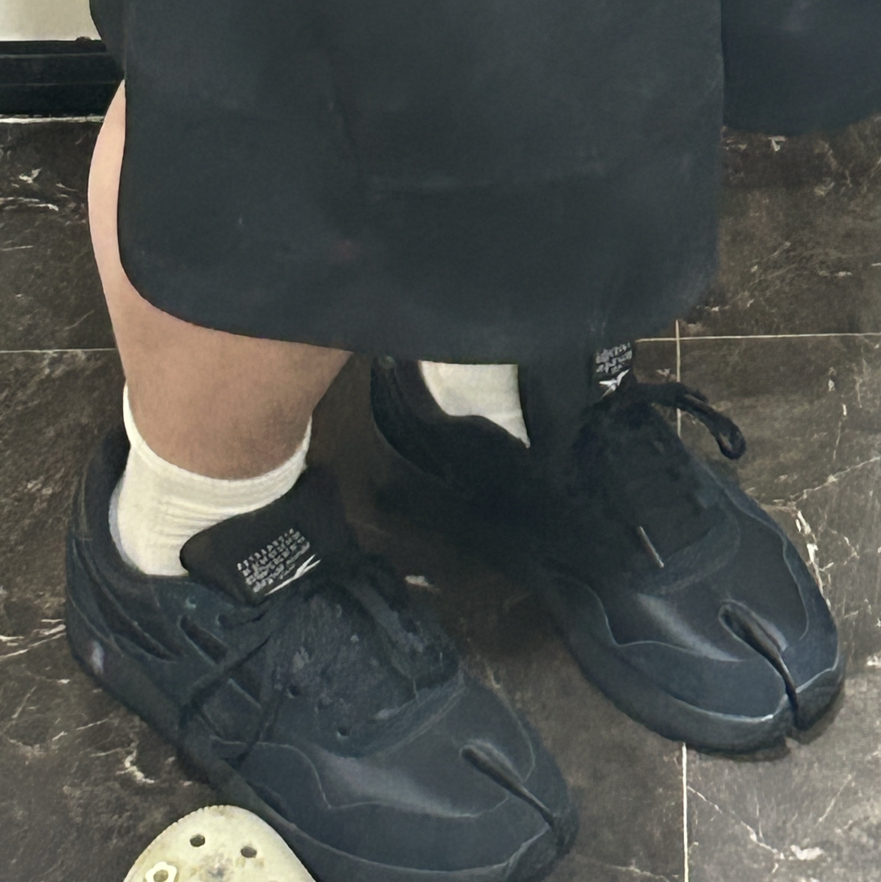 Reebok x Maison Margiela Project 0 Classic Nylon Tabi Core Black 착용 스타일 - 1