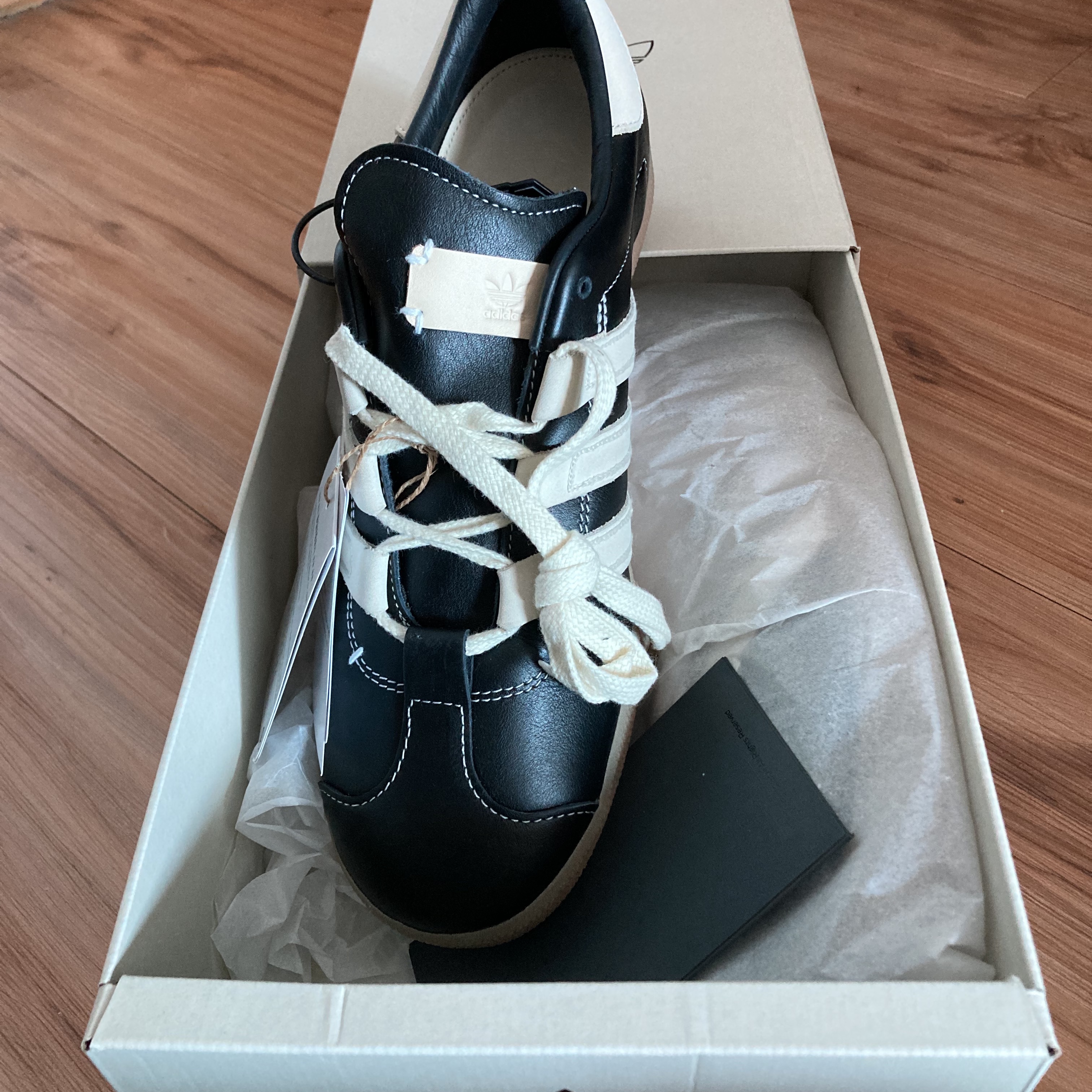 Adidas x Foot Industry Gazelle Core Black Cream White 착용 스타일 - 1