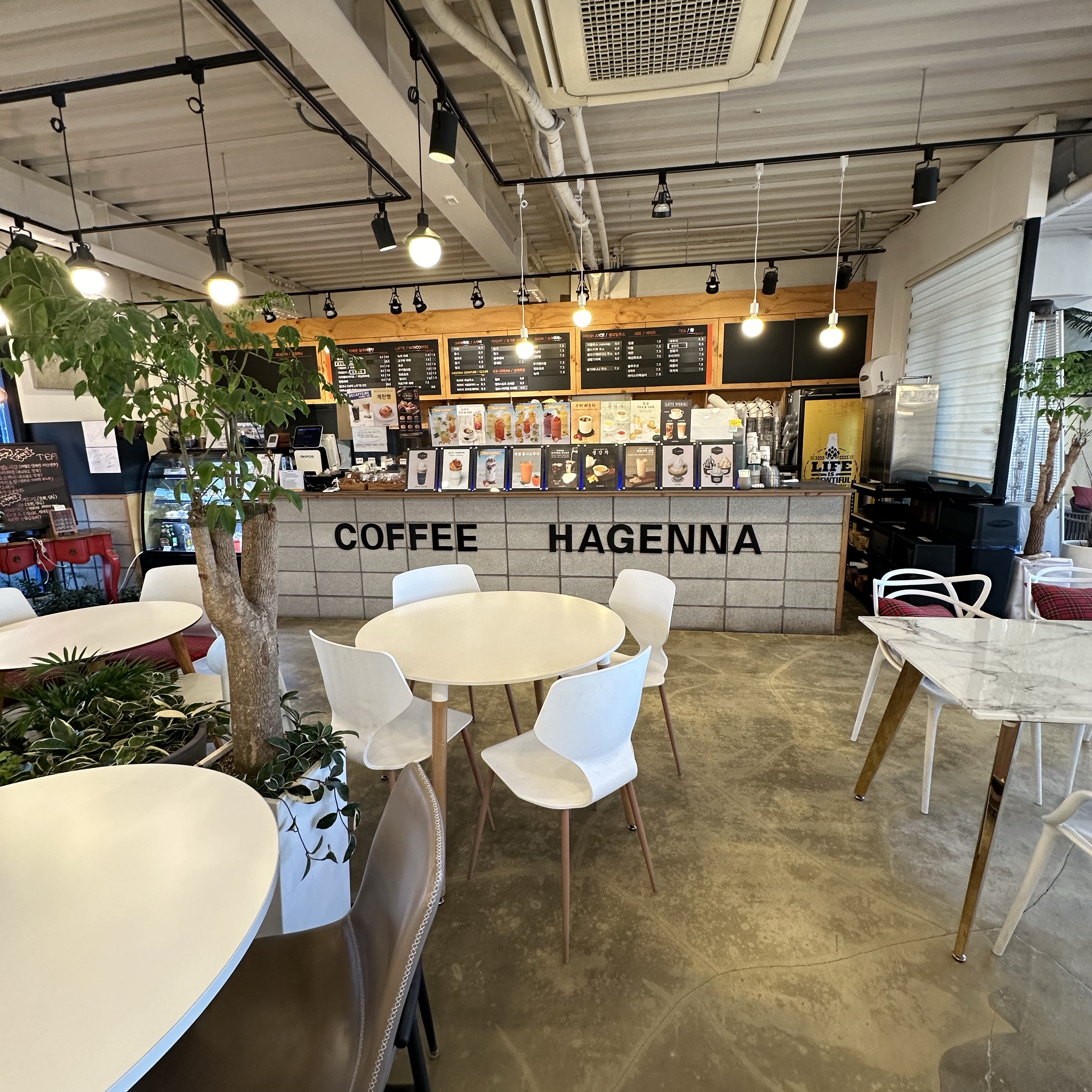 Jordan 1 x Travis Scott Retro Low OG SP Sail and Ridgerock 착용 스타일 - 3