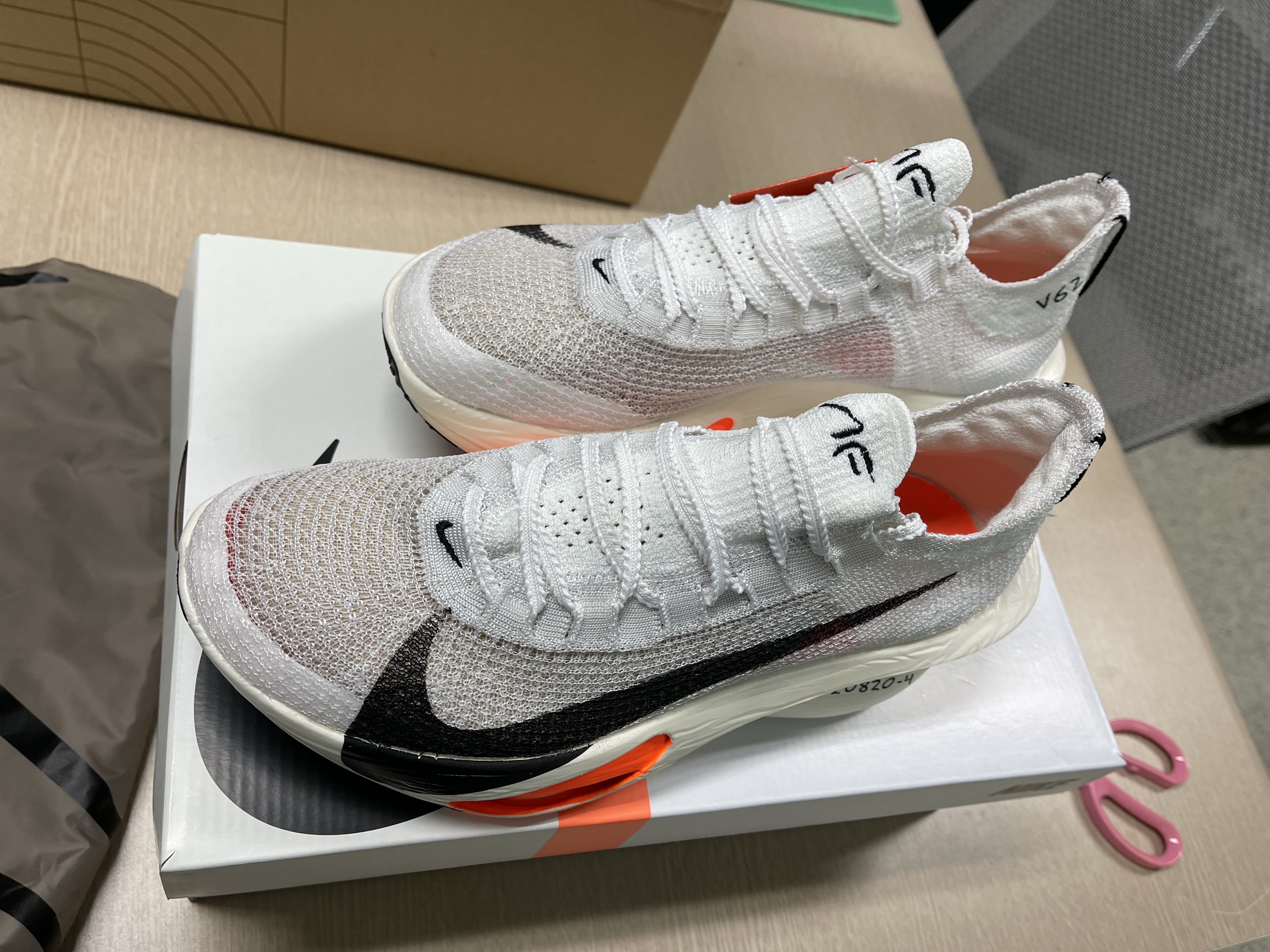 Nike Air Zoom Alphafly Next% 3 Proto White Total Orange 착용 스타일 - 1