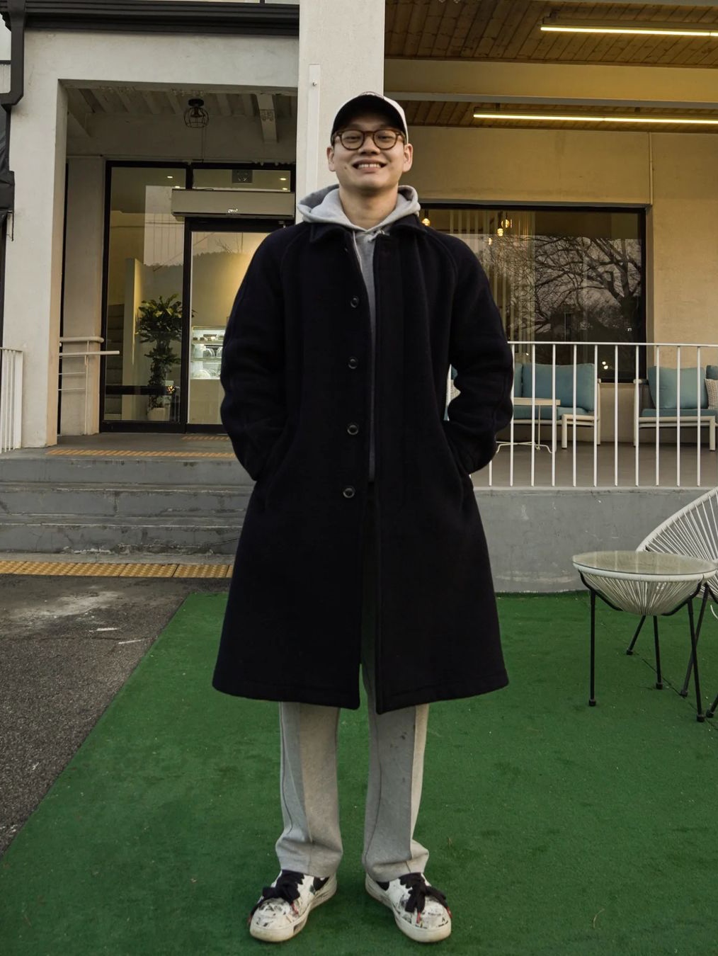 London Tradition Inverted Pleats Wool Coat Black BW 5 착용 스타일