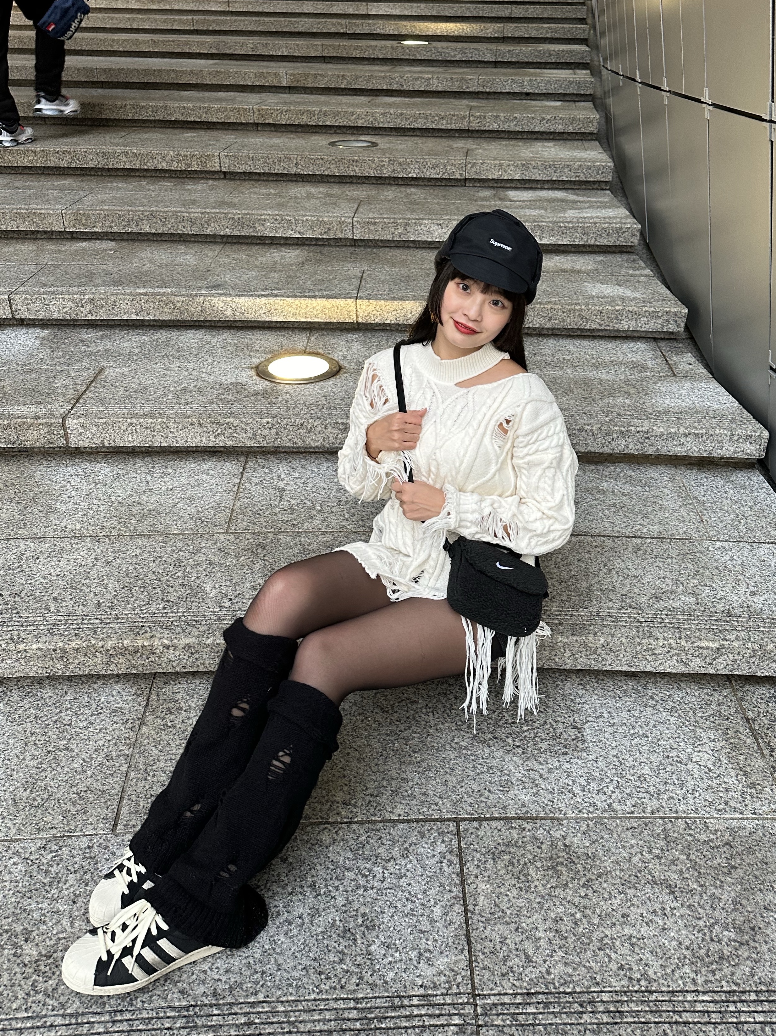 Supreme Gore-Tex Earflap Cap Black - 23FW, (Kids) Nike NSW Faux Fur Crossbody Bag Black 착용 스타일 - 1