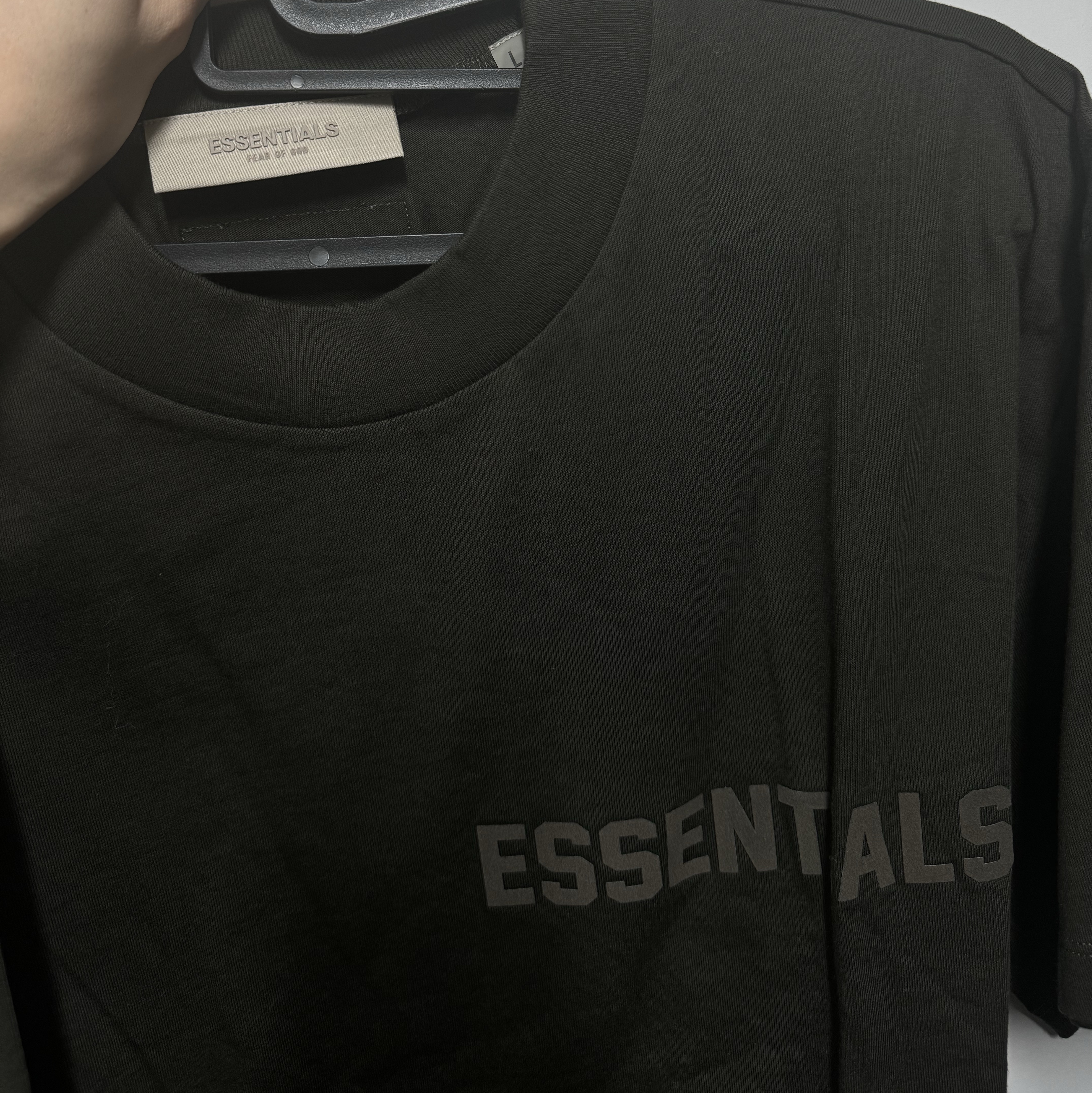 Essentials Short Sleeve T-Shirt Off Black - 22FW 착용 스타일