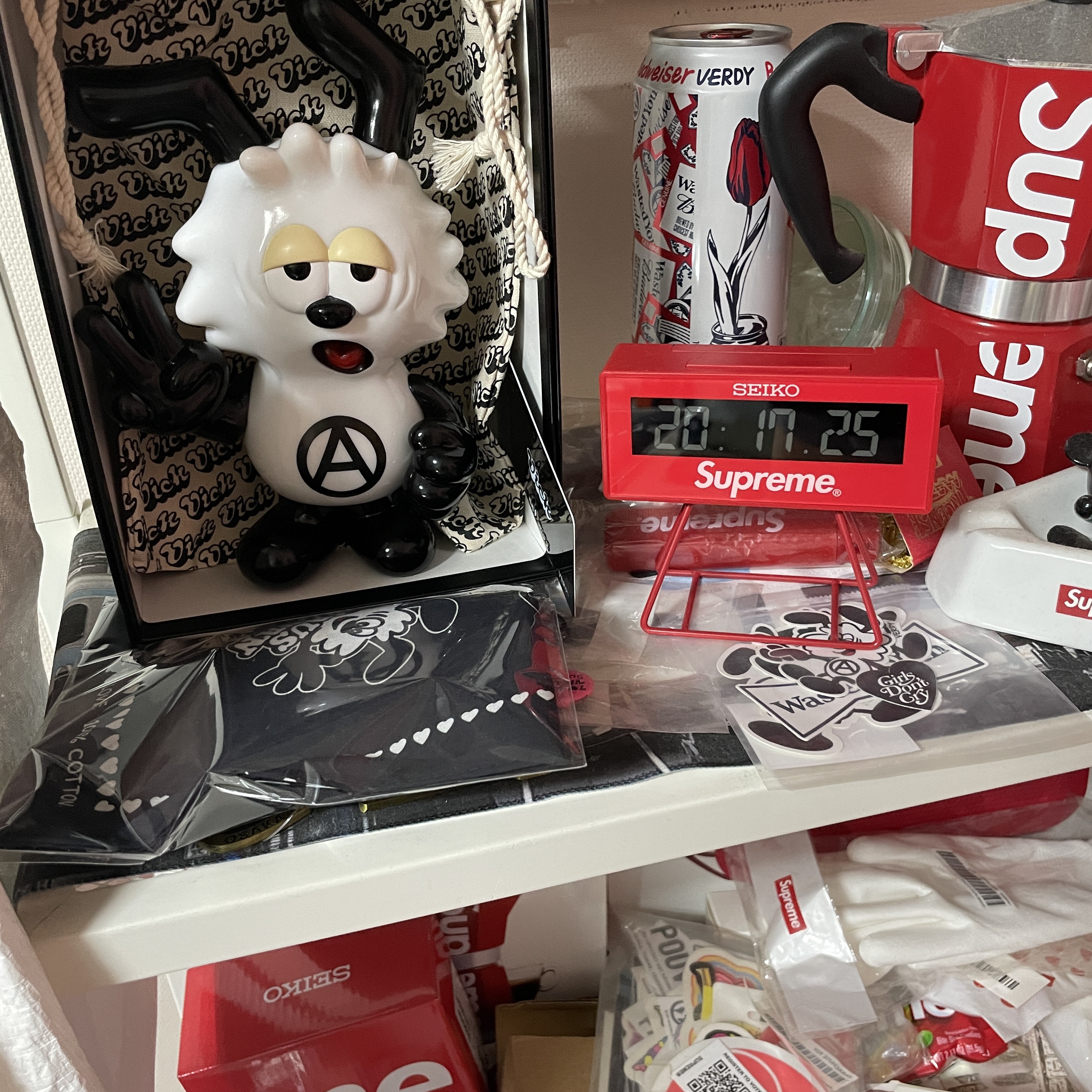 Verdy Vick Vinyl Toy 착용 스타일