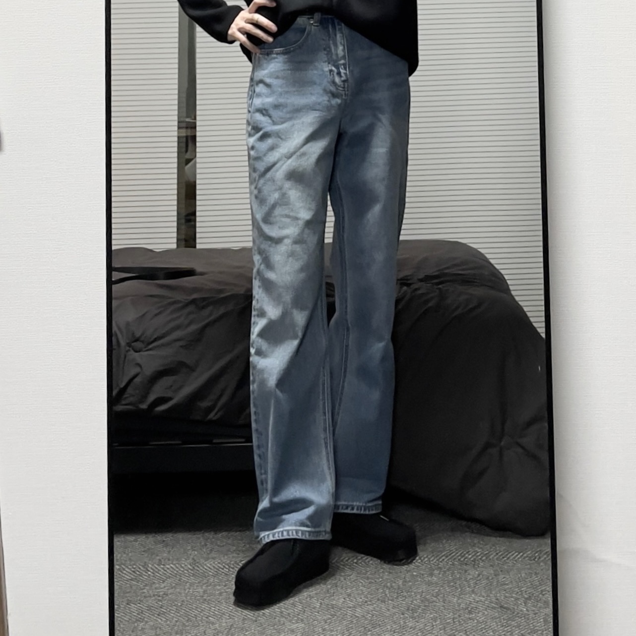 Clarks Wallabee Black Suede 착용 스타일 - 3