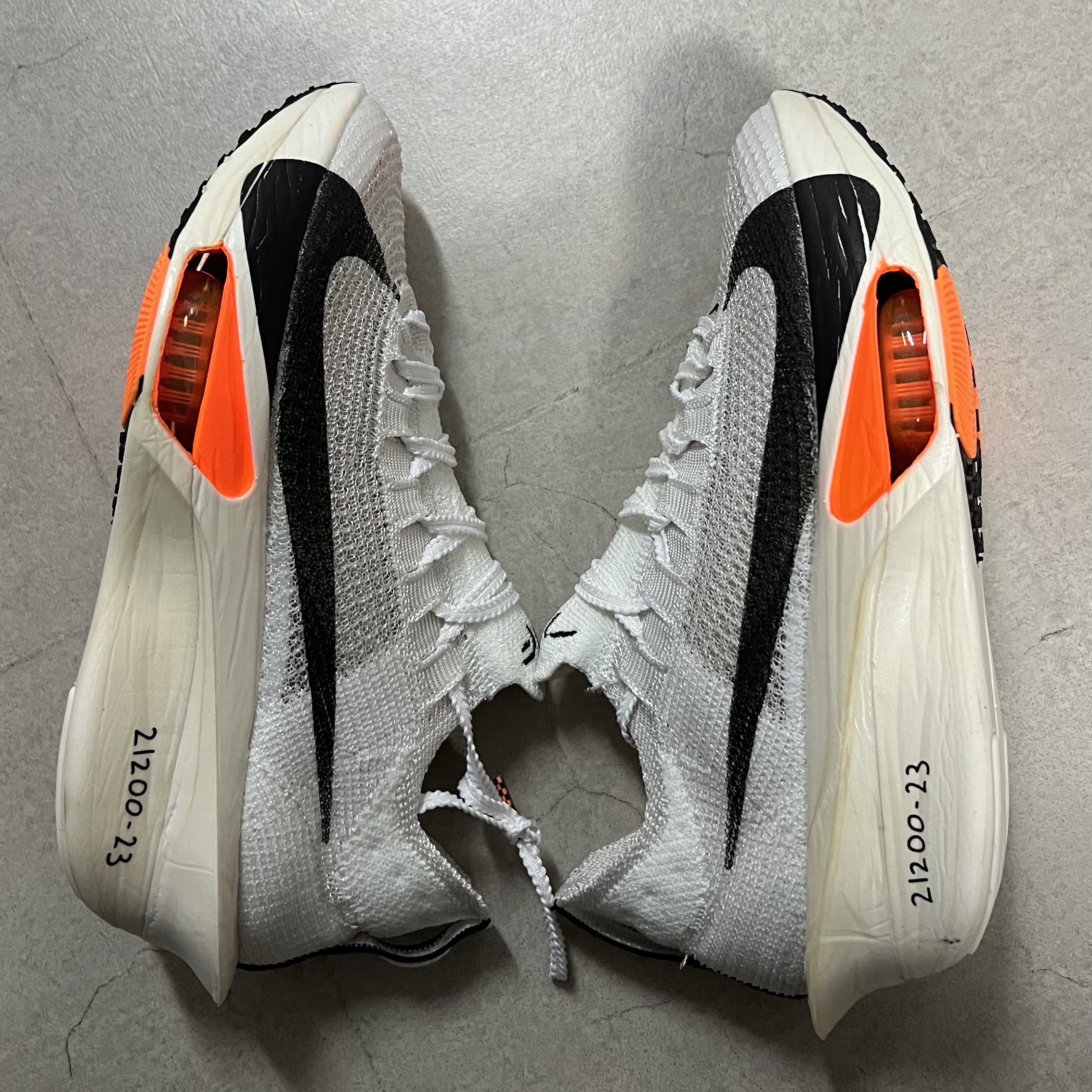 Nike Air Zoom Alphafly Next% 3 Proto White Total Orange 착용 스타일 - 2