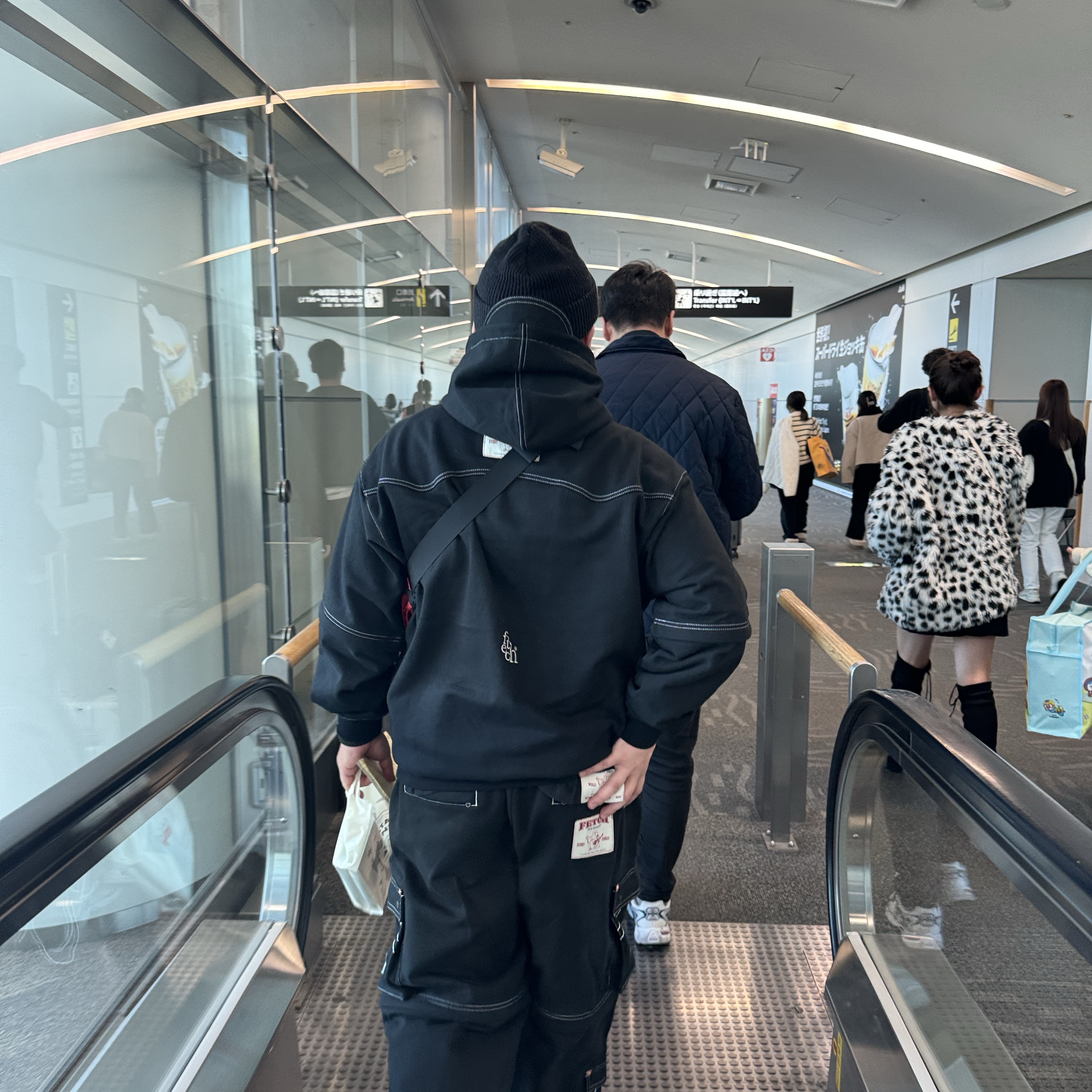 True Religion x Fetch Sweat Separate Cargo Pants Black 착용 스타일 - 2
