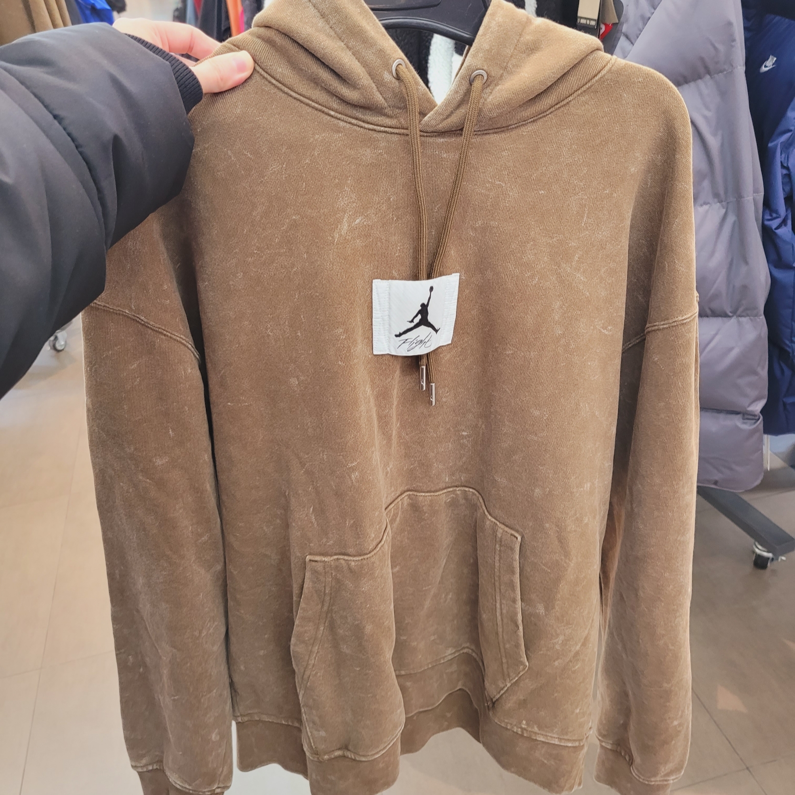 Jordan Essential Washed Fleece Hoodie Light Olive - Asia 착용 스타일