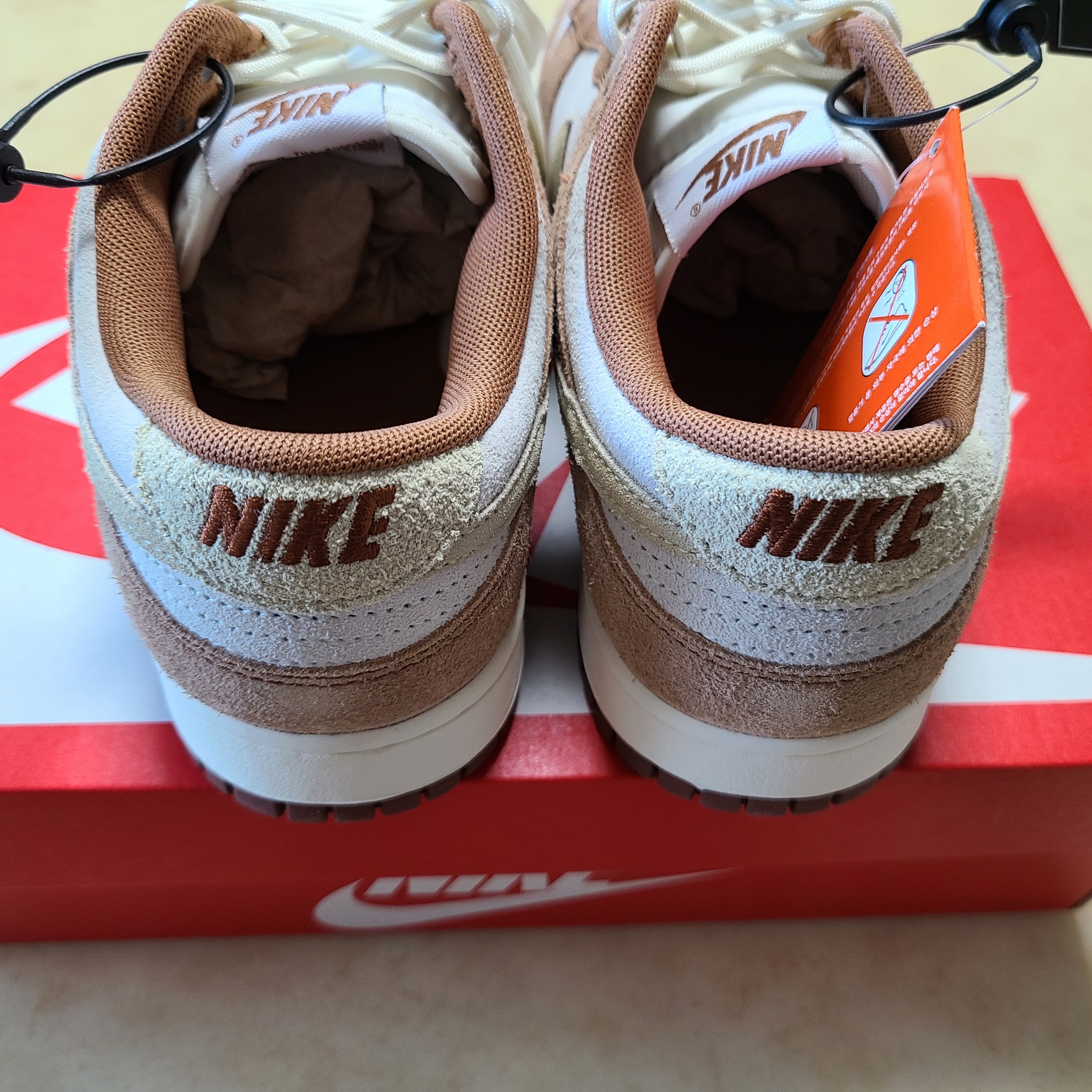 Nike Dunk Low Pro Premium Medium Curry 착용 스타일 - 4